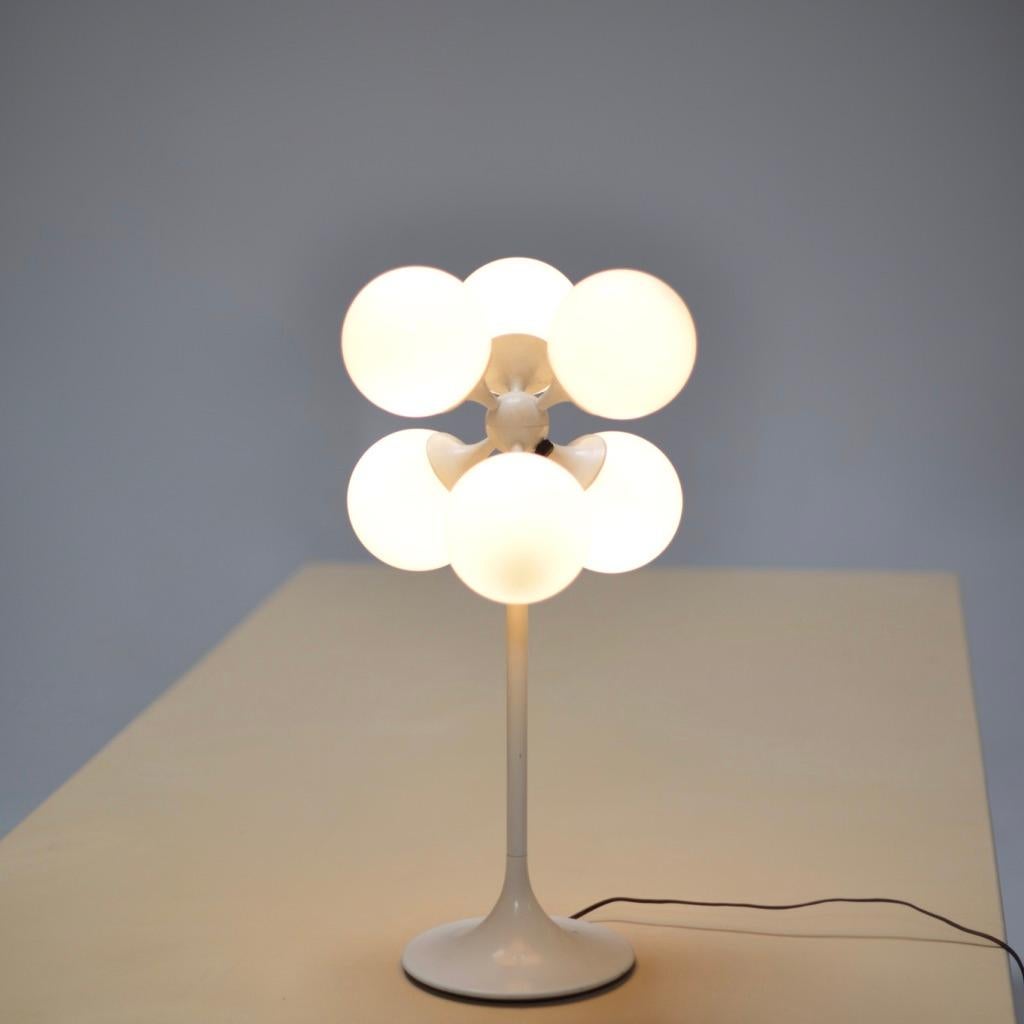 Table lamp by Lightolier. Featuring six frosted glass globes by French glass works Vianne glass and a tulip stem base. 
 
