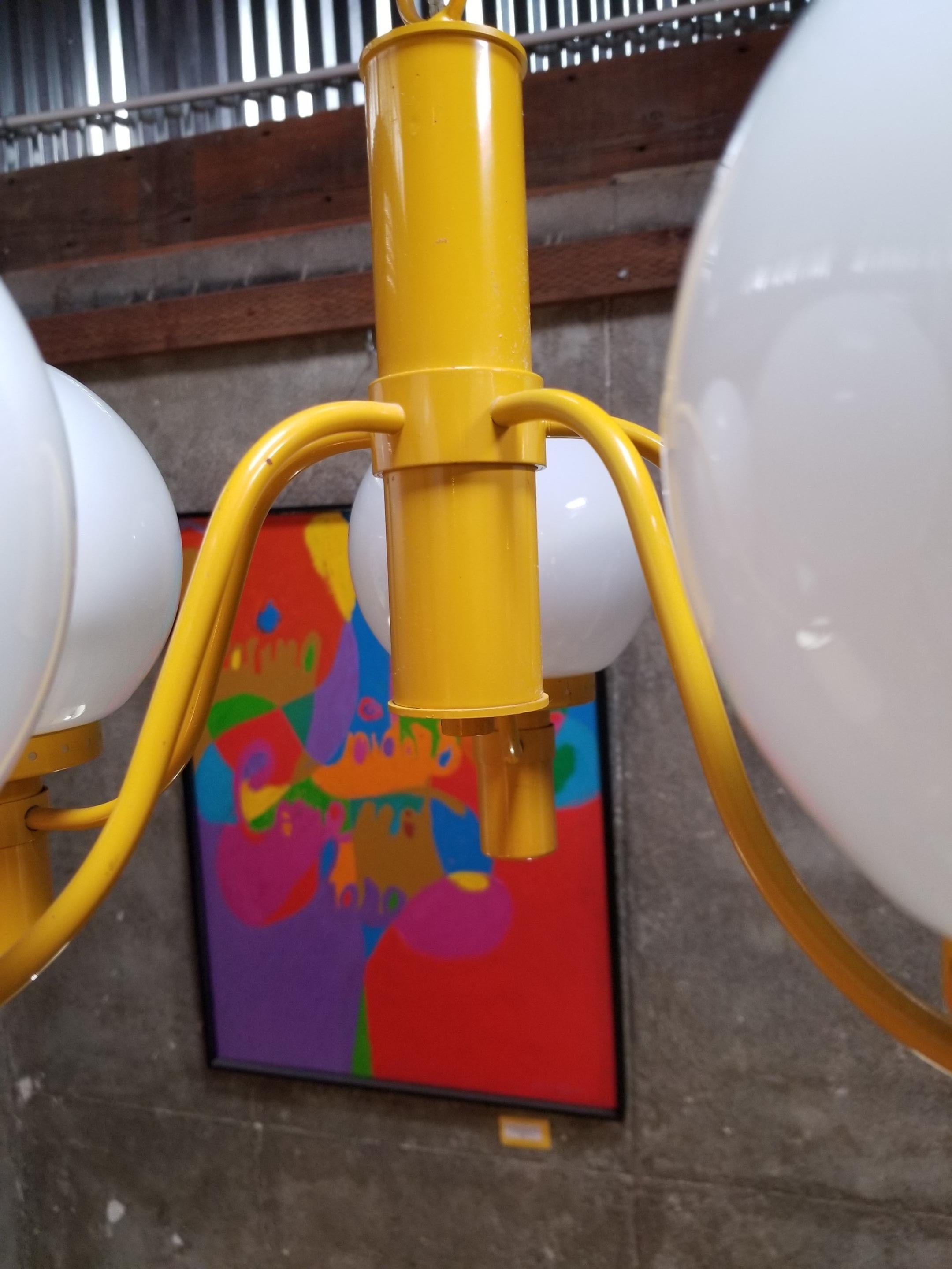 Peint Lustre jaune Lightolier, mi-siècle moderne en vente