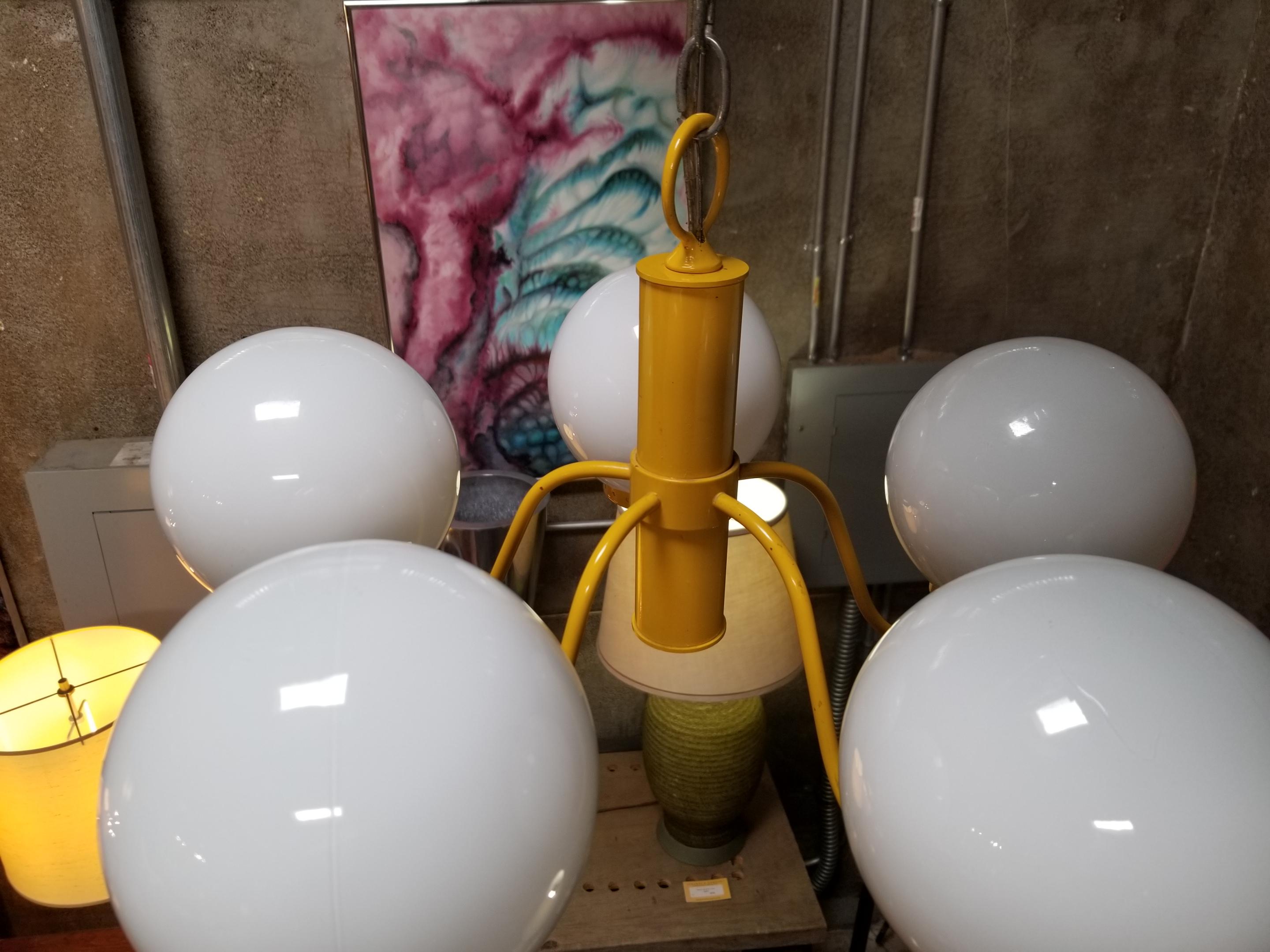 20ième siècle Lustre jaune Lightolier, mi-siècle moderne en vente