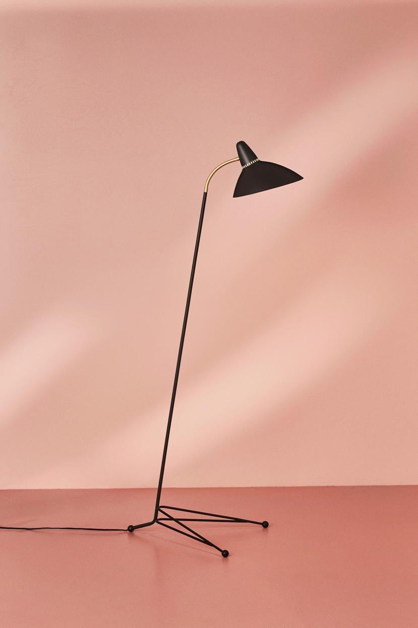 Postmoderne Lightsome Lampadaire jaune miel par Warm Nordic en vente