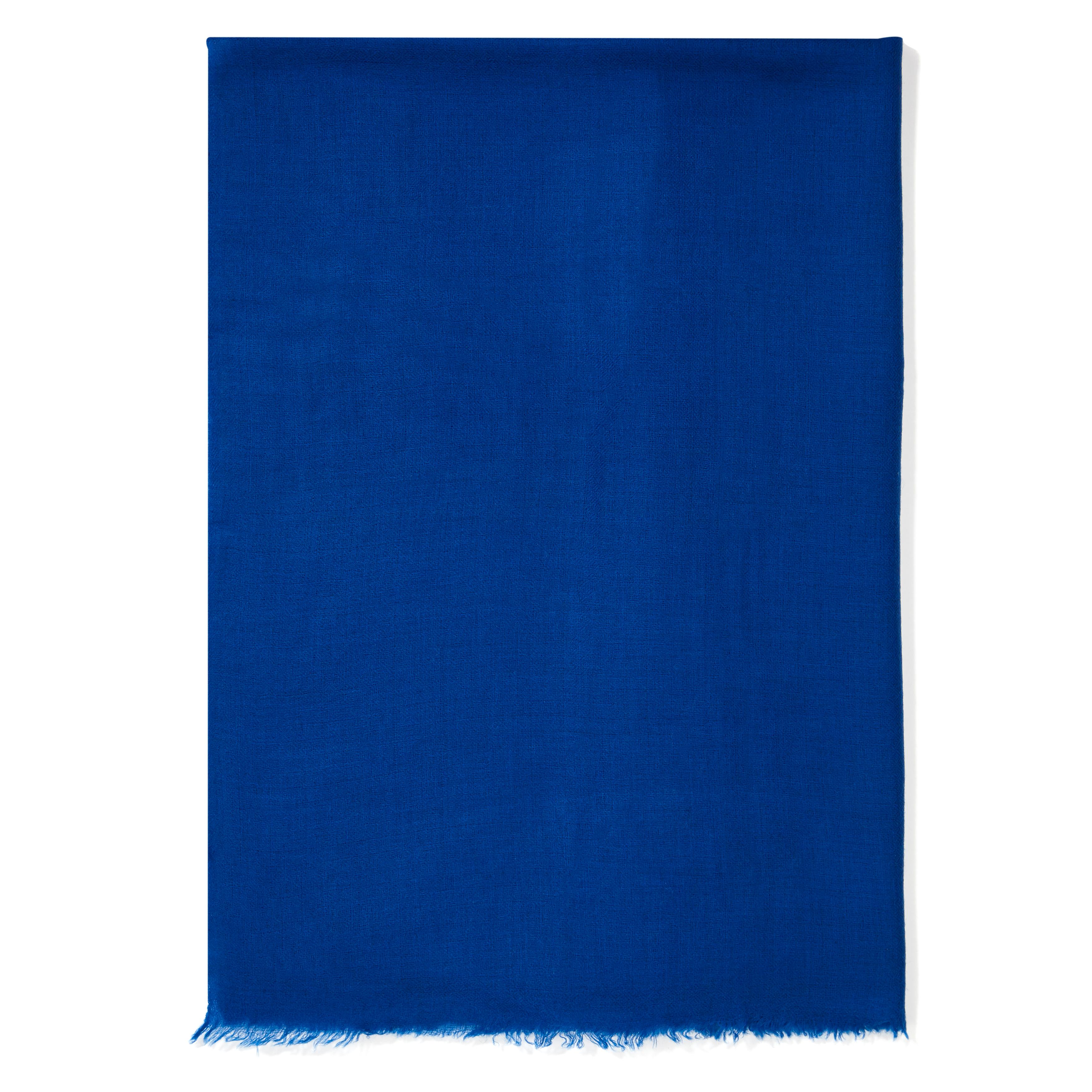 The perfect Christmas gift for someone special.  
Verheyen London’s shawl is spun from the finest lightweight cashmere from Kashmir India. Its warmth envelopes you with luxury, perfect for travel and comfort wherever you are.


PRODUCT