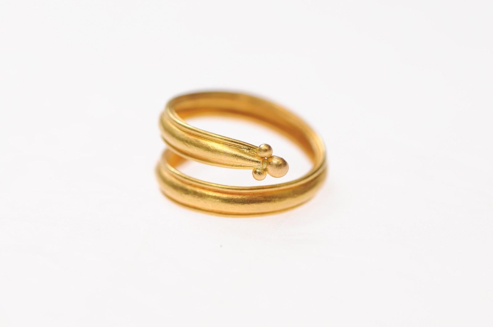 Anillo ligero de inspiración etrusca en venta 5