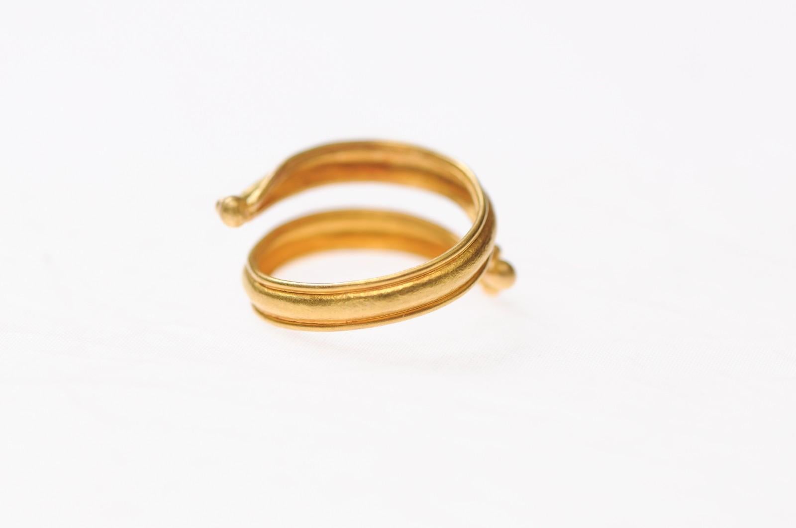 Femenino o masculino Anillo ligero de inspiración etrusca en venta