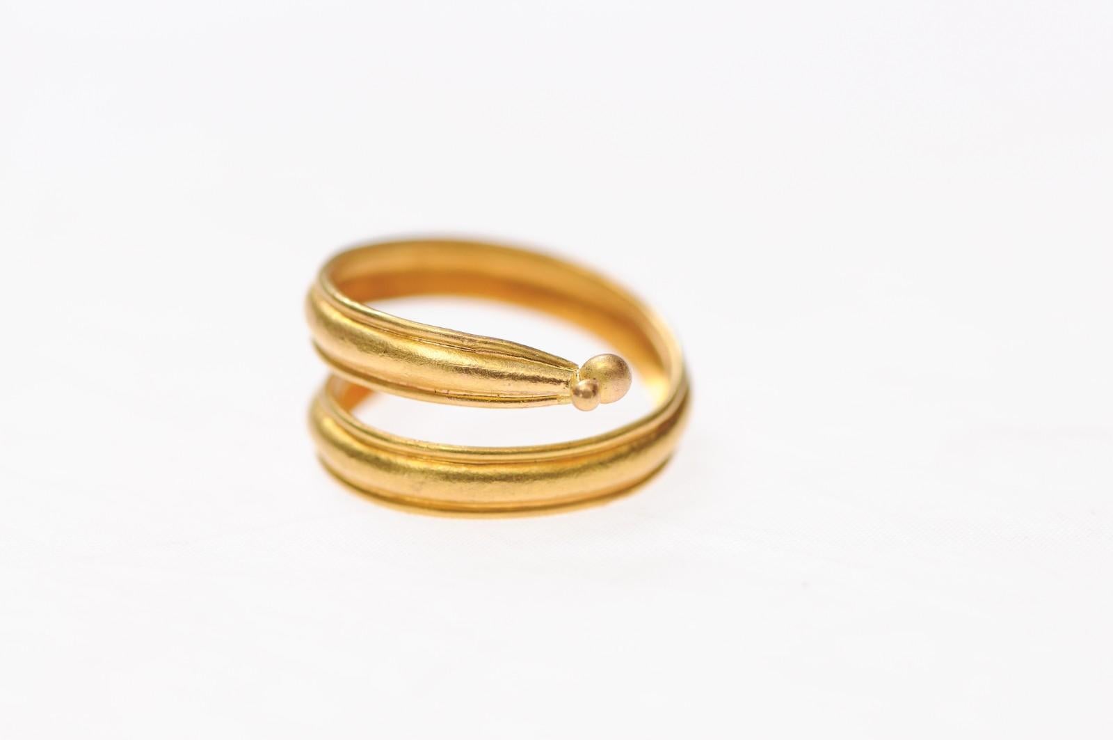 Anillo ligero de inspiración etrusca en venta 1