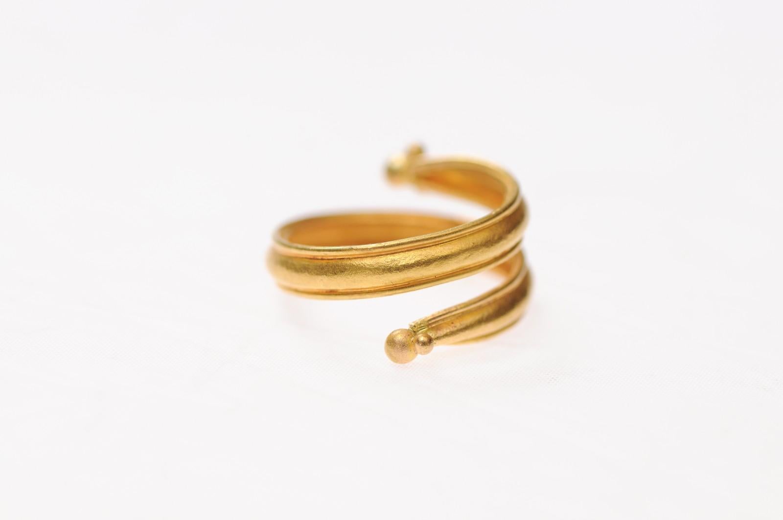 Anillo ligero de inspiración etrusca en venta 3