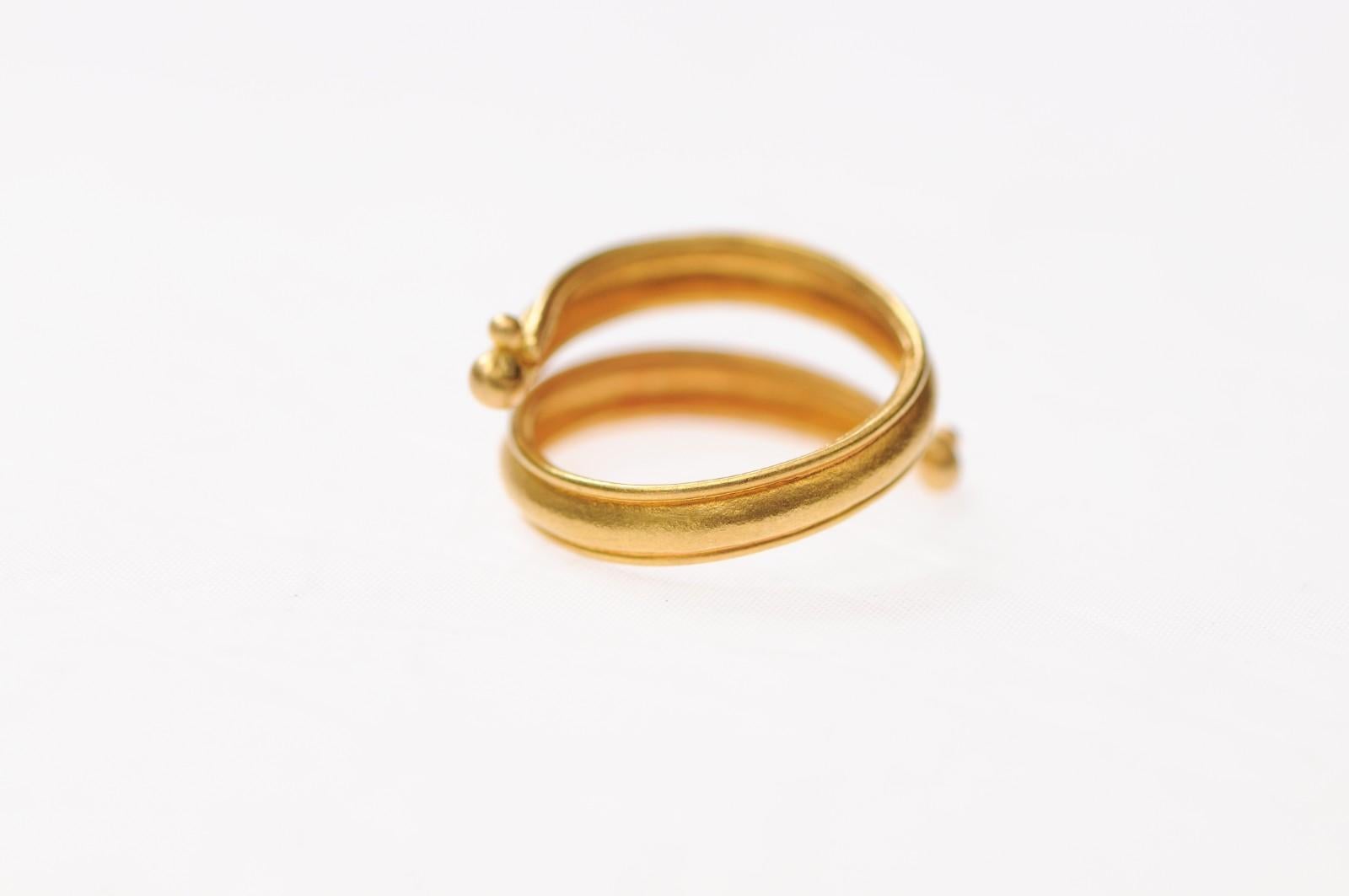 Anillo ligero de inspiración etrusca en venta 4