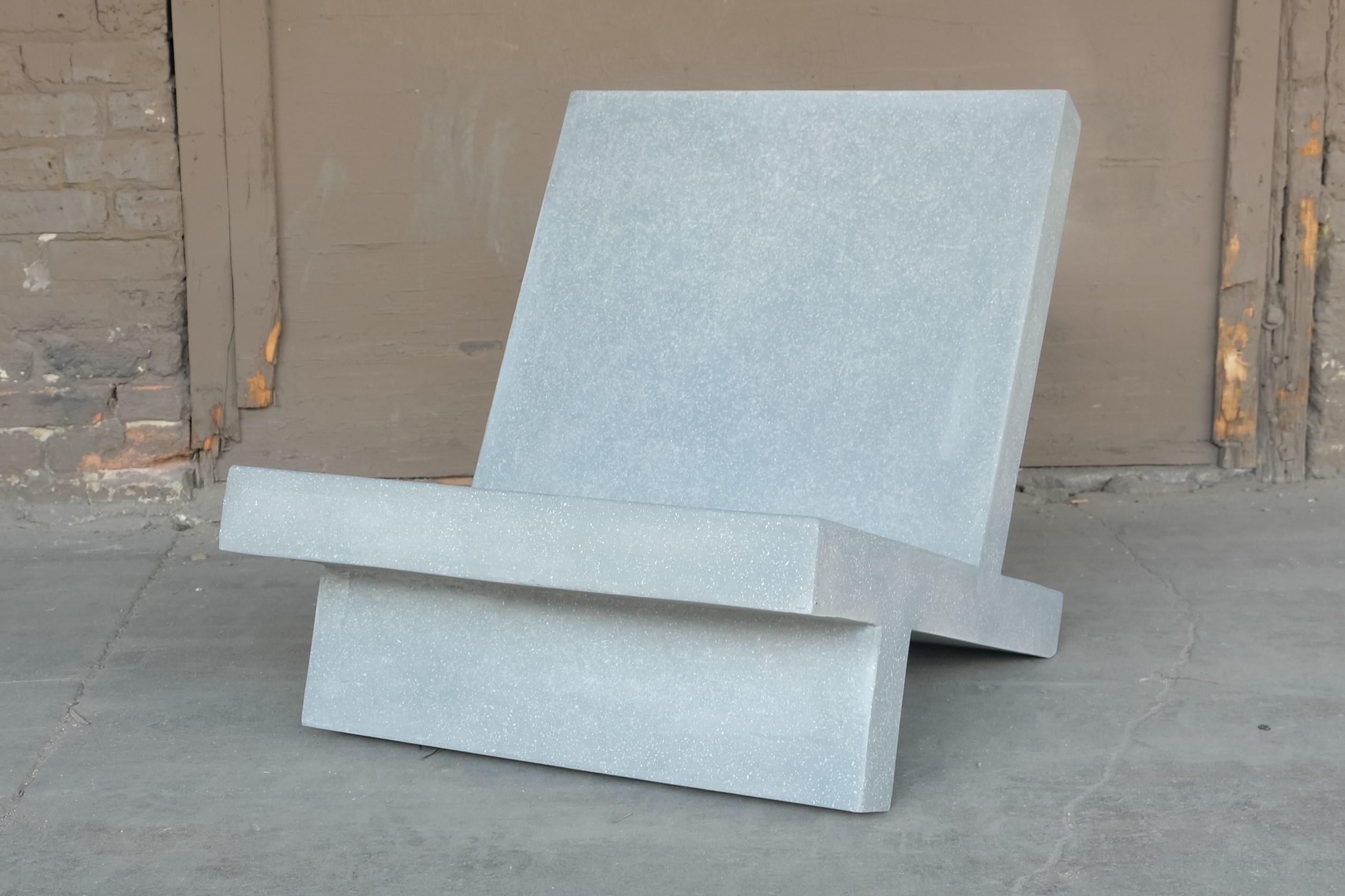 Una base solida per trovare calma e tranquillità mentre le maree vanno e vengono e il mondo scorre veloce.

Dimensioni: Larghezza 61 cm, profondità 81,3 cm, altezza 69 cm. Peso 22,7 kg (50 libbre). Non è richiesto alcun assemblaggio.

Opzioni di