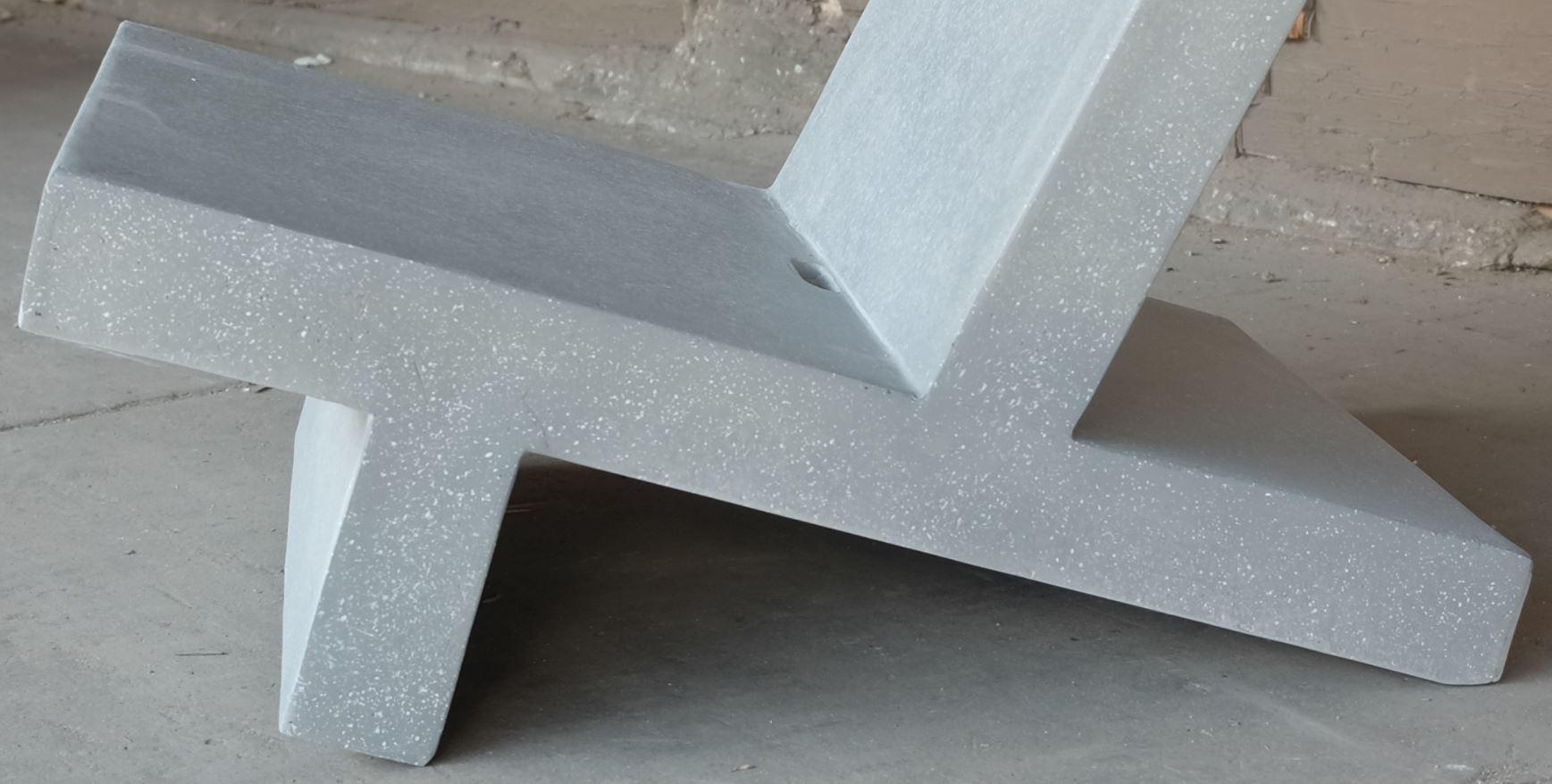 Minimalismo Sedia lounge 'Wavebreaker' in resina fusa, finitura Keystone di Zachary A. Design in vendita
