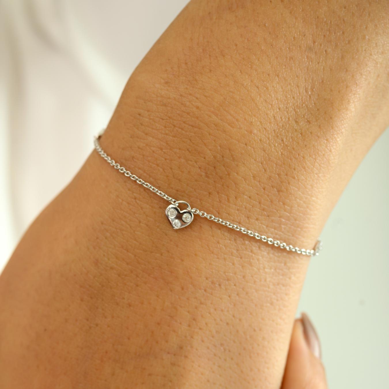 Cuore Bracciale leggero con catena di diamanti a forma di cuore impilabile in oro bianco massiccio 14 carati in vendita
