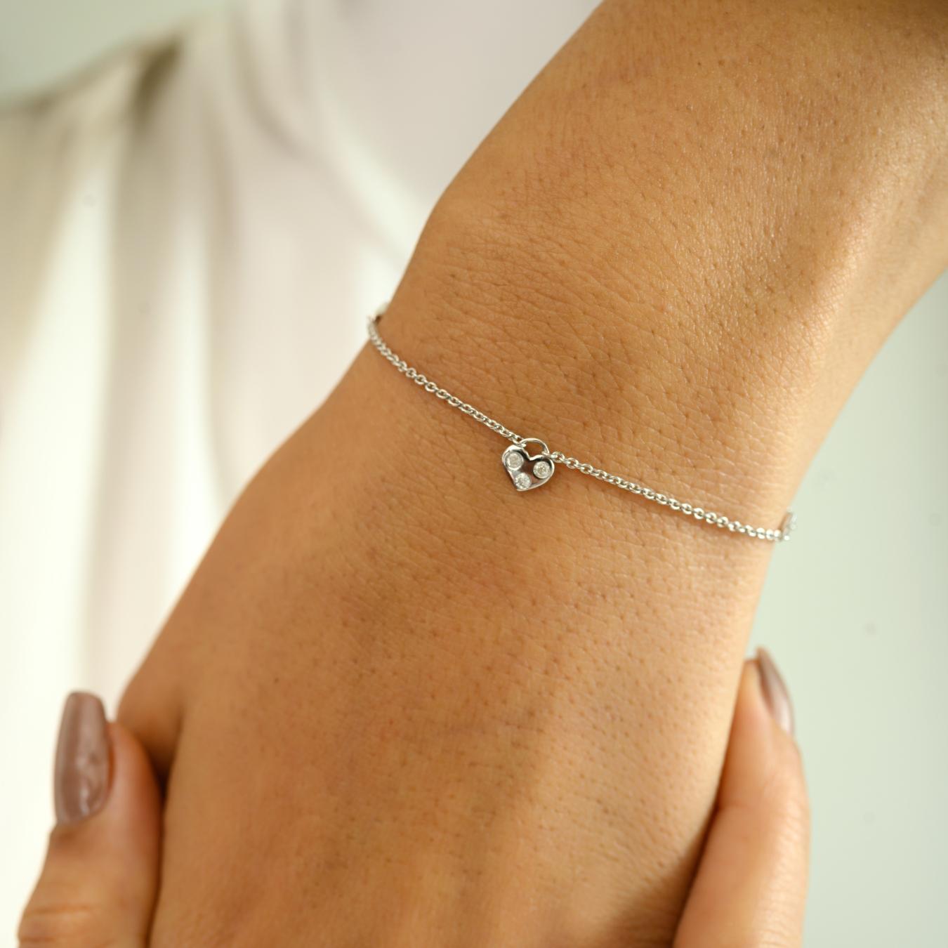 Bracciale leggero con catena di diamanti a forma di cuore impilabile in oro bianco massiccio 14 carati in vendita 2