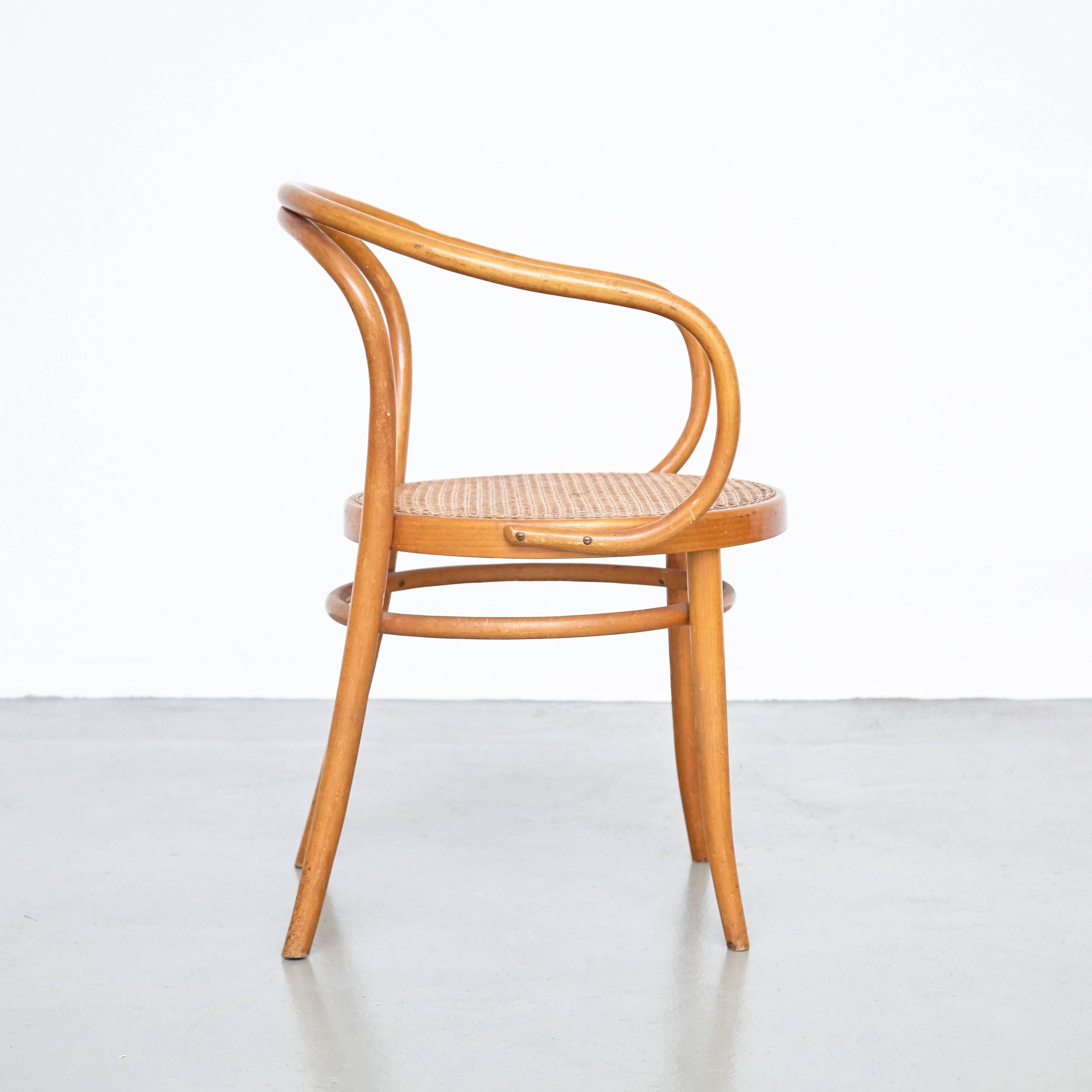 Chair designed by Ligna in the style of Thonet, circa 1940.
Manufactured in Czechoslovakia.

In good original condition, with minor wear consistent with age and use, preserving a beautiful patina.