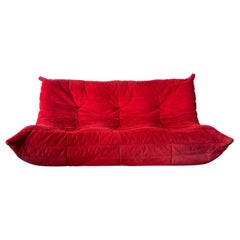 Ligne Roset 3 Seater Togo en rouge alcantara