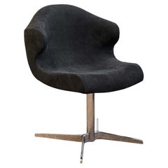 Ligne Roset Alster Chaise d'appoint contemporaine moderne en Alcantara noir et chrome