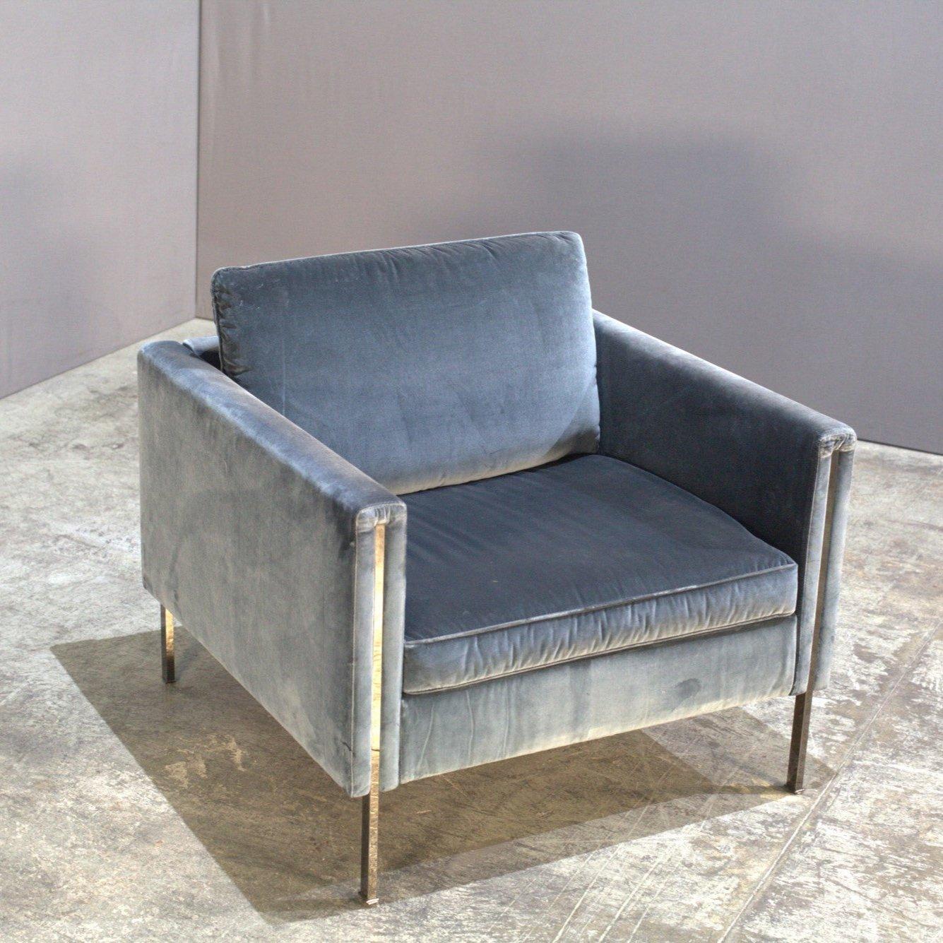 Ti presentiamo la Poltrona Andy di Ligne Roset, un'aggiunta straordinaria a qualsiasi spazio abitativo moderno. Realizzata con materiali di altissima qualità, questa poltrona vanta un design elegante e contemporaneo che è al tempo stesso elegante e