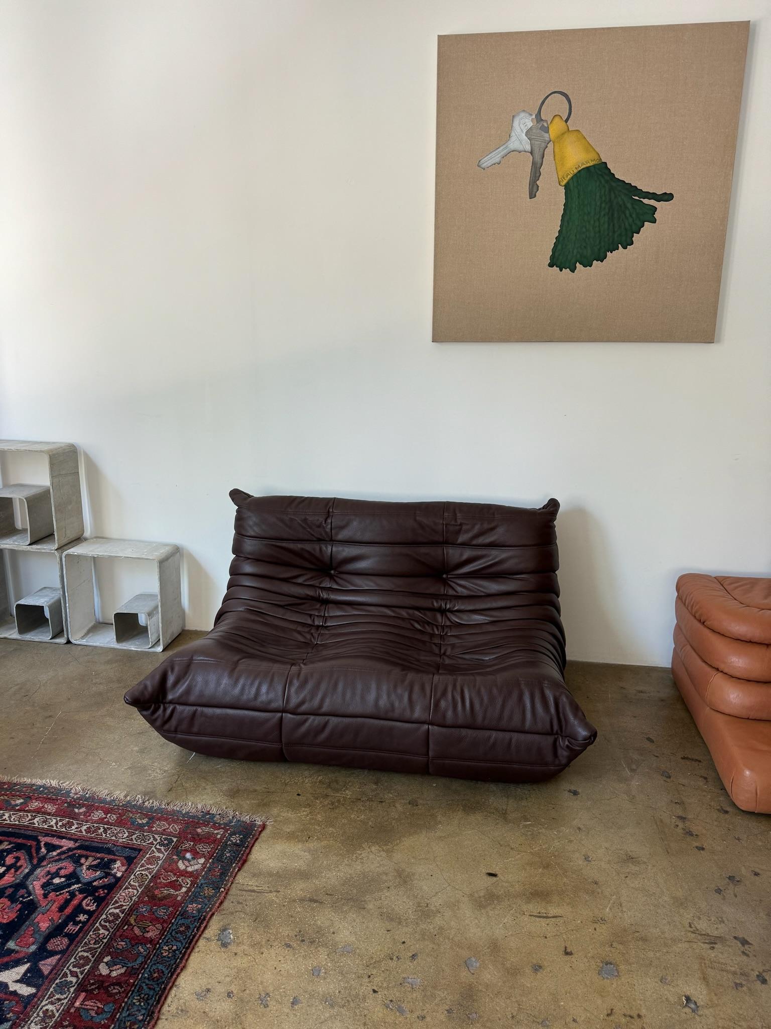 XXI secolo e contemporaneo Ligne Roset, poltrona in pelle marrone Togo, anni 2000 in vendita