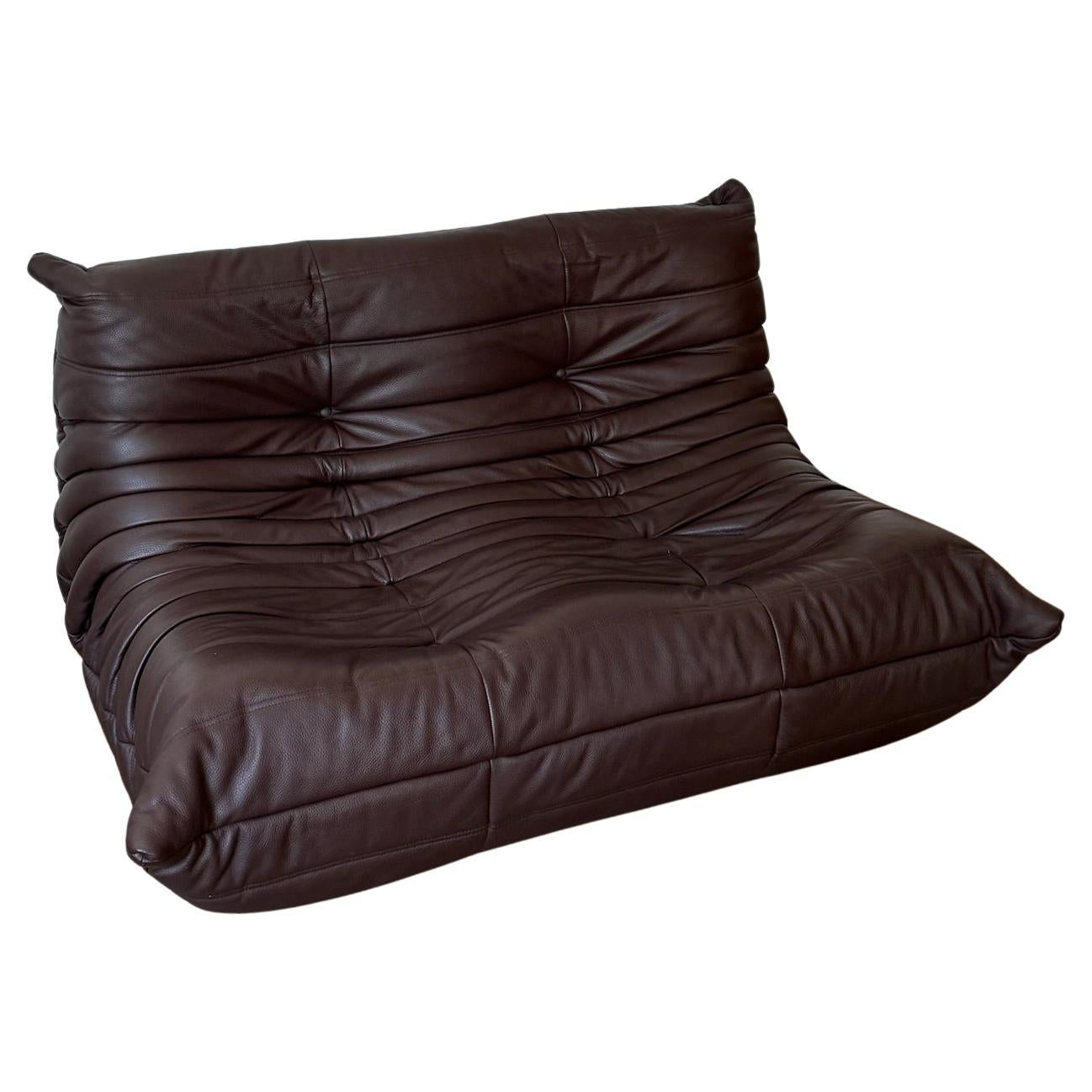 Ligne Roset, poltrona in pelle marrone Togo, anni 2000 in vendita