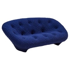 Canapé Ploum à haut dossier bleu Ligne Roset d'Erwan & Ronan Bouroullec