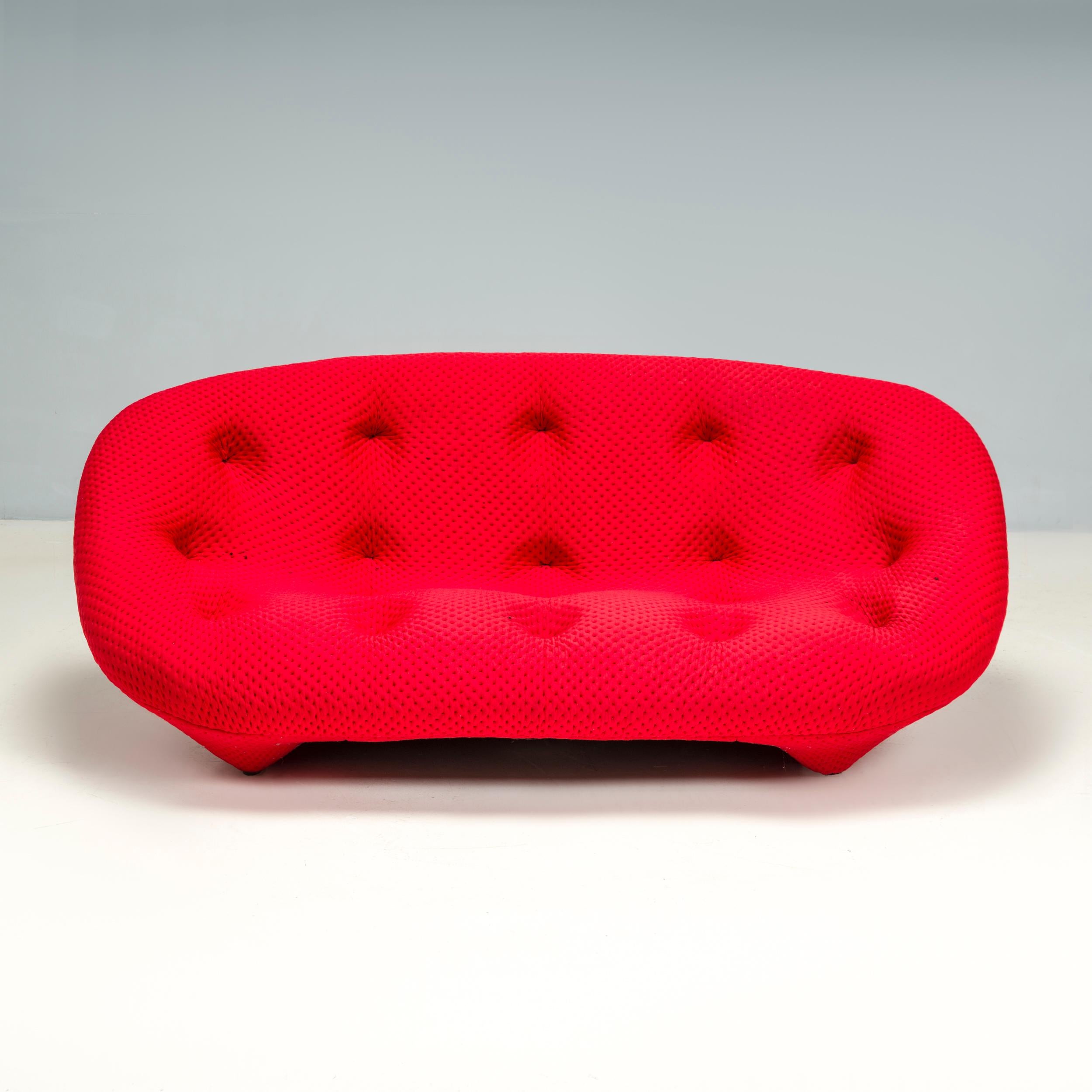 Conçu à l'origine par Erwan et Ronan Bouroullec pour Ligne Roset en 2011, le canapé Pluom est un fantastique exemple de design moderne. 

La forme organique est formée à partir d'acier tubulaire et de treillis métallique avec des couches de mousse