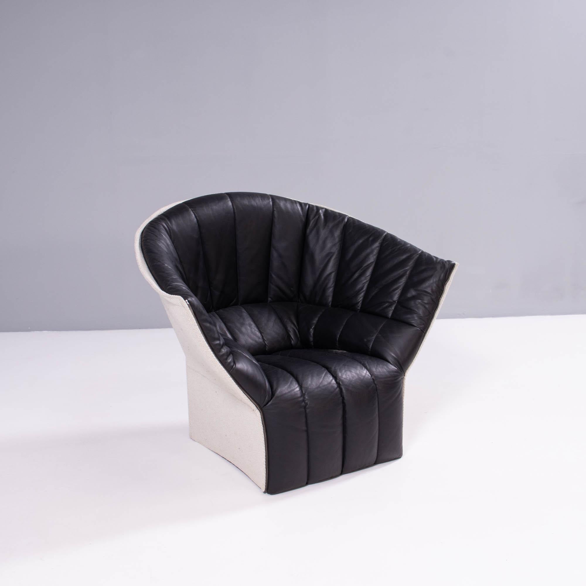 Français Ligne Roset by Inga Sempé Fauteuil à haut dossier en cuir noir matelassé
