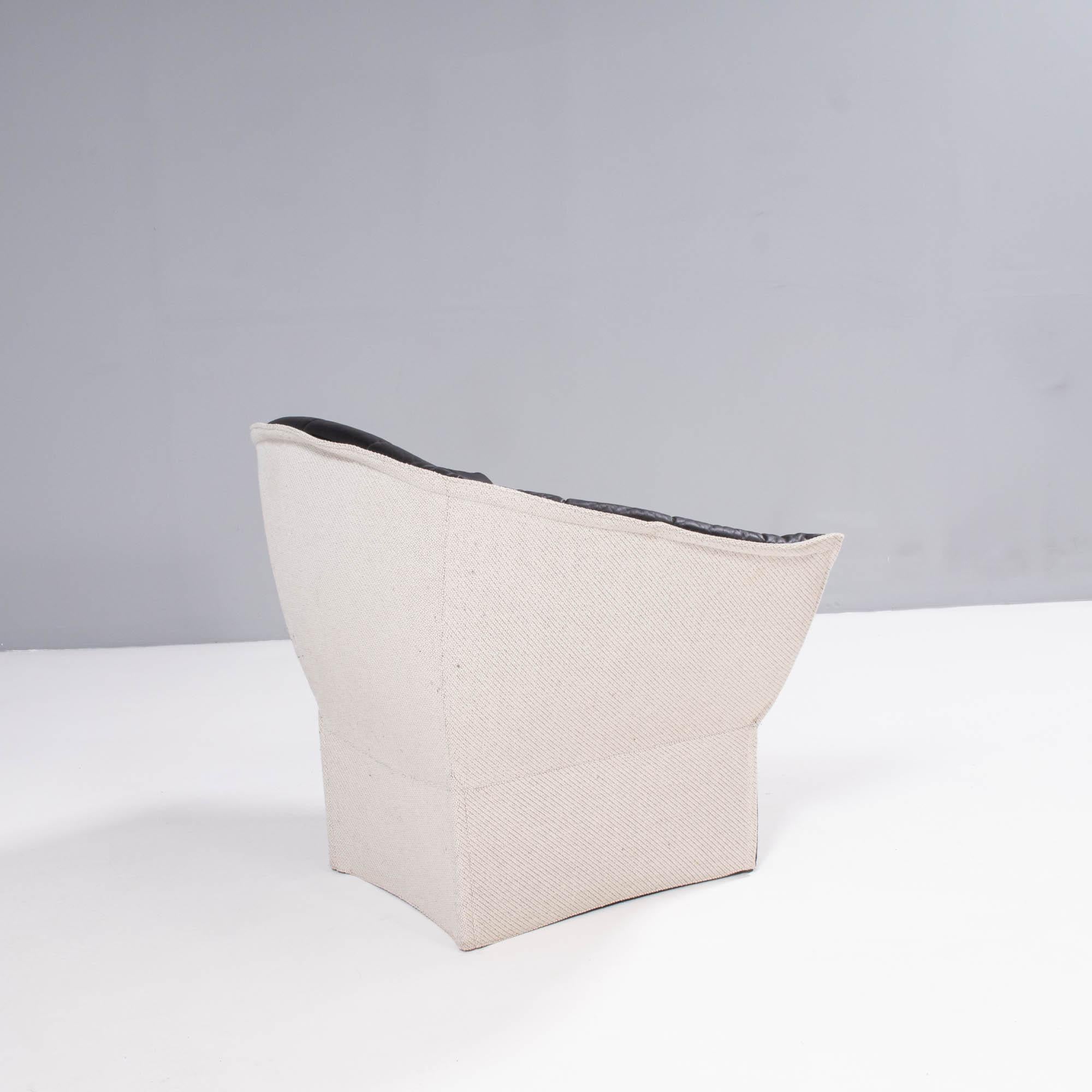 XXIe siècle et contemporain Ligne Roset by Inga Sempé Fauteuil à haut dossier en cuir noir matelassé