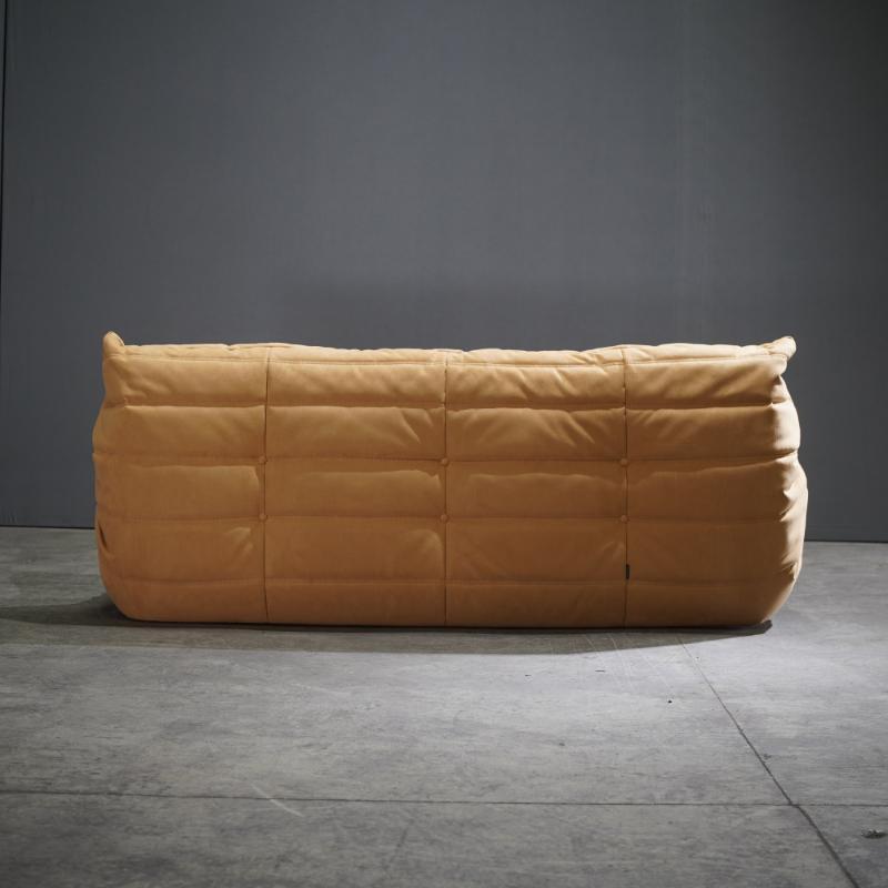Mid-Century Modern Ligne Roset par Michel Ducaroy Alcantara Camel Three Seater Togo