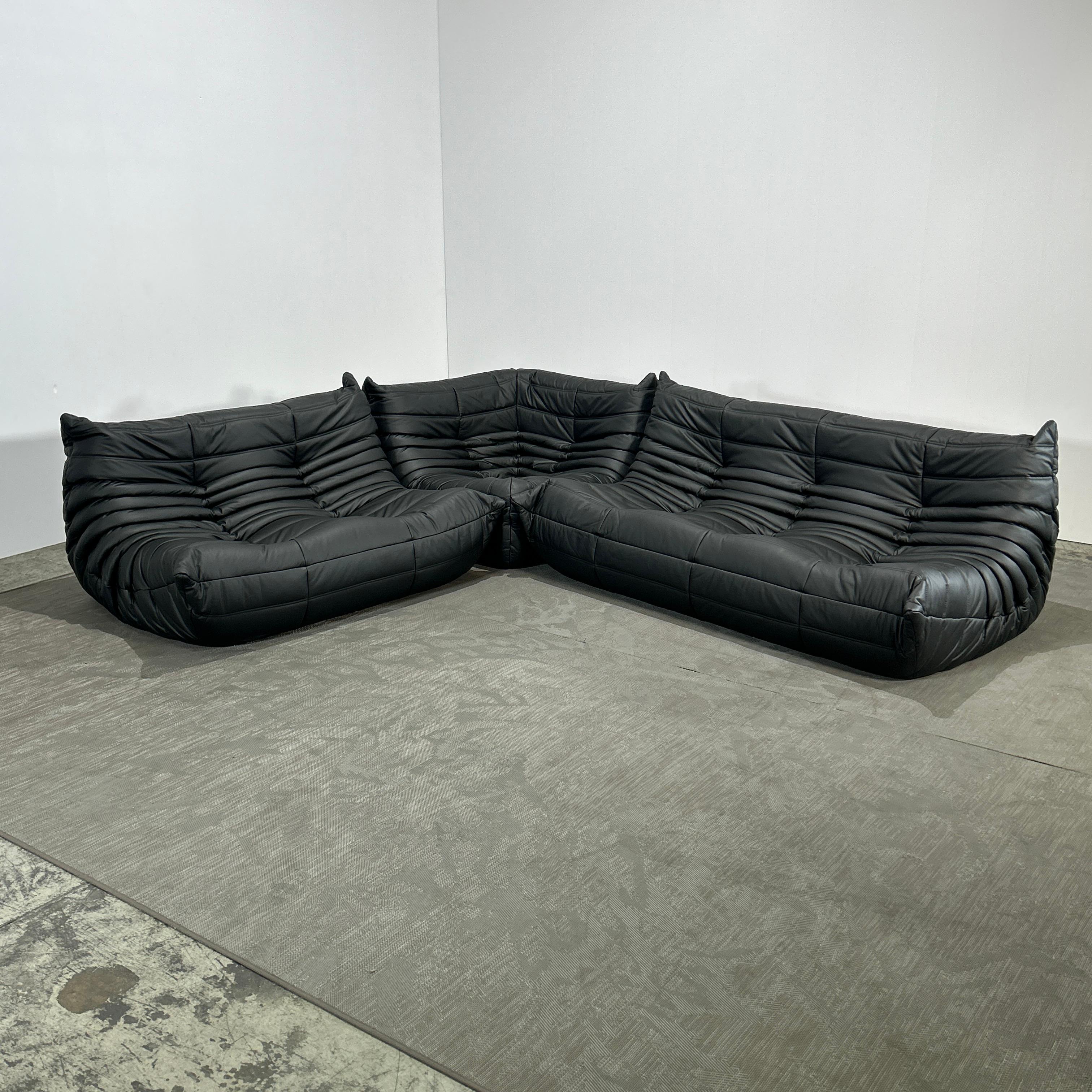 Ligne Roset by Michel Ducaroy Modulare Sofas aus schwarzem Leder Togo, Dreier-Set im Angebot 12