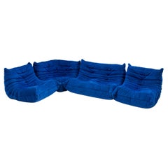 Ensemble de quatre Togo Ligne Roset par Michel Ducaroy, bleu Alcantara