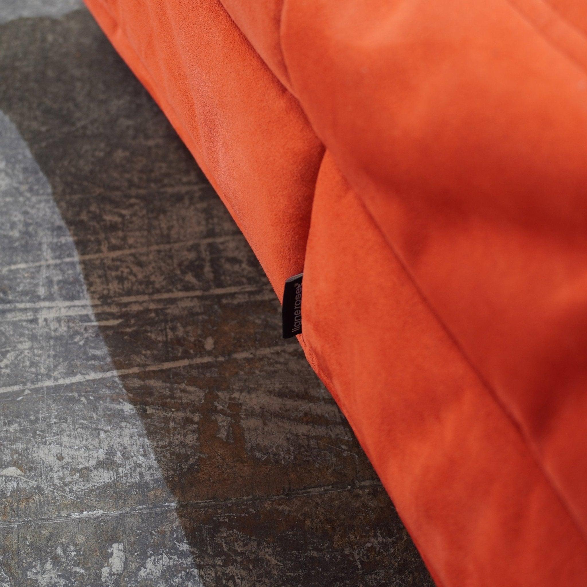 Ensemble de trois canapés Togo orange Ligne Roset par Michel Ducaroy 3