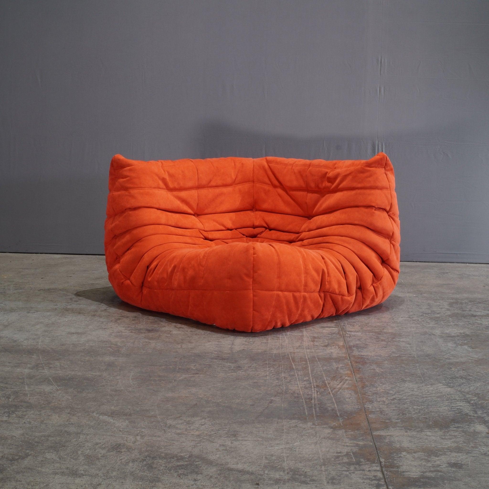 Ensemble de trois canapés Togo orange Ligne Roset par Michel Ducaroy 1