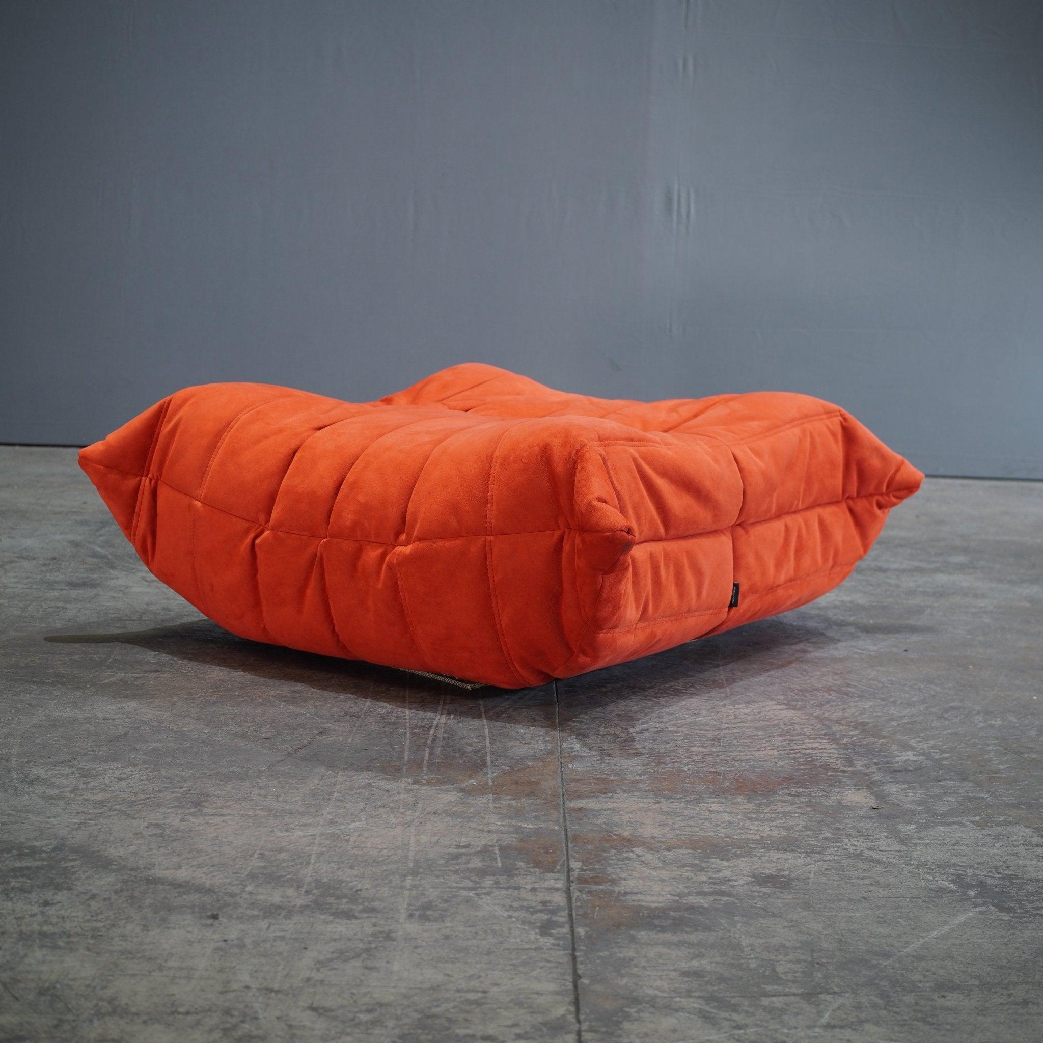 Ensemble de trois canapés Togo orange Ligne Roset par Michel Ducaroy 2