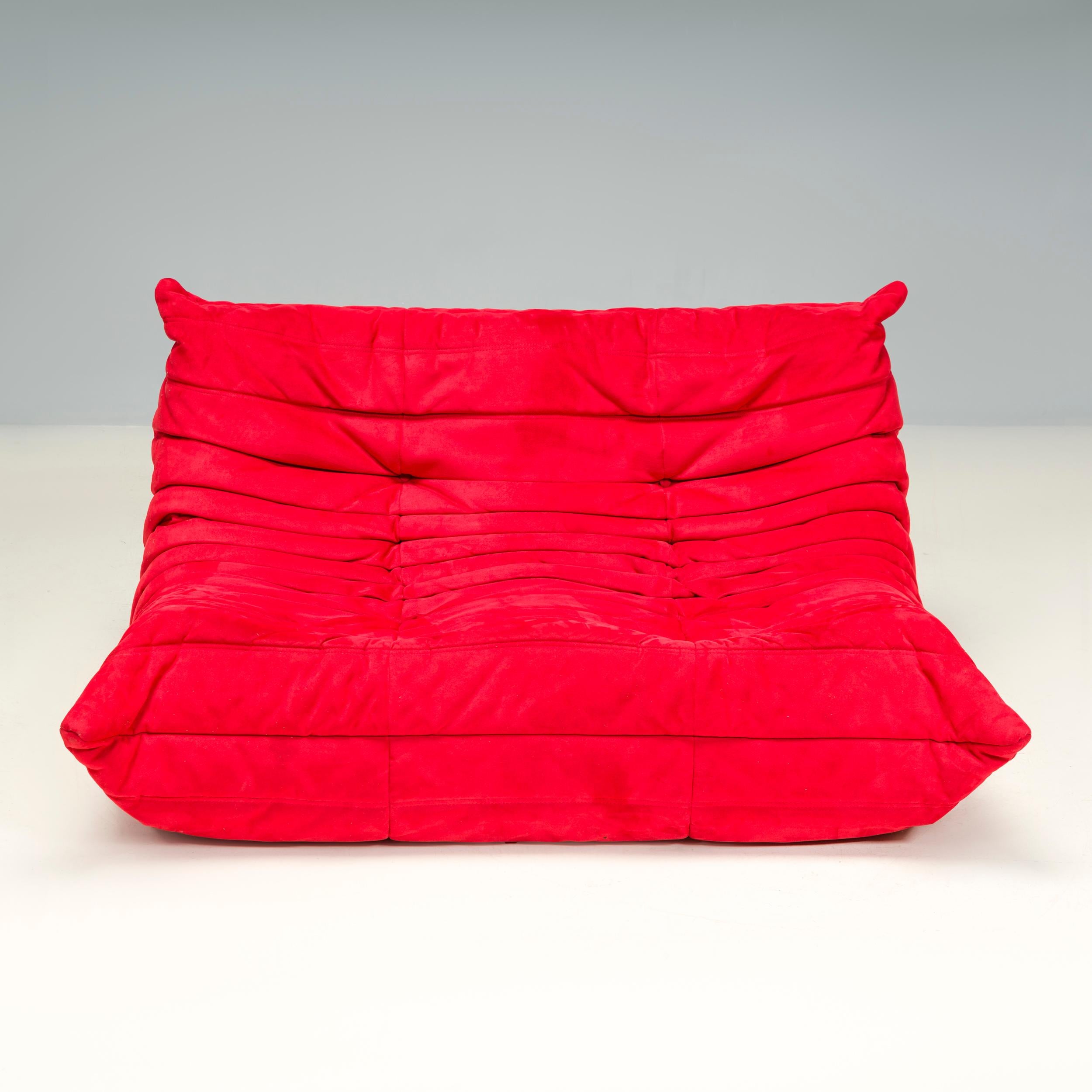 Set aus drei Togo-Sofa aus rotem Stoff in Ligne Roset von Michel Ducaroy-Stoff (Französisch)