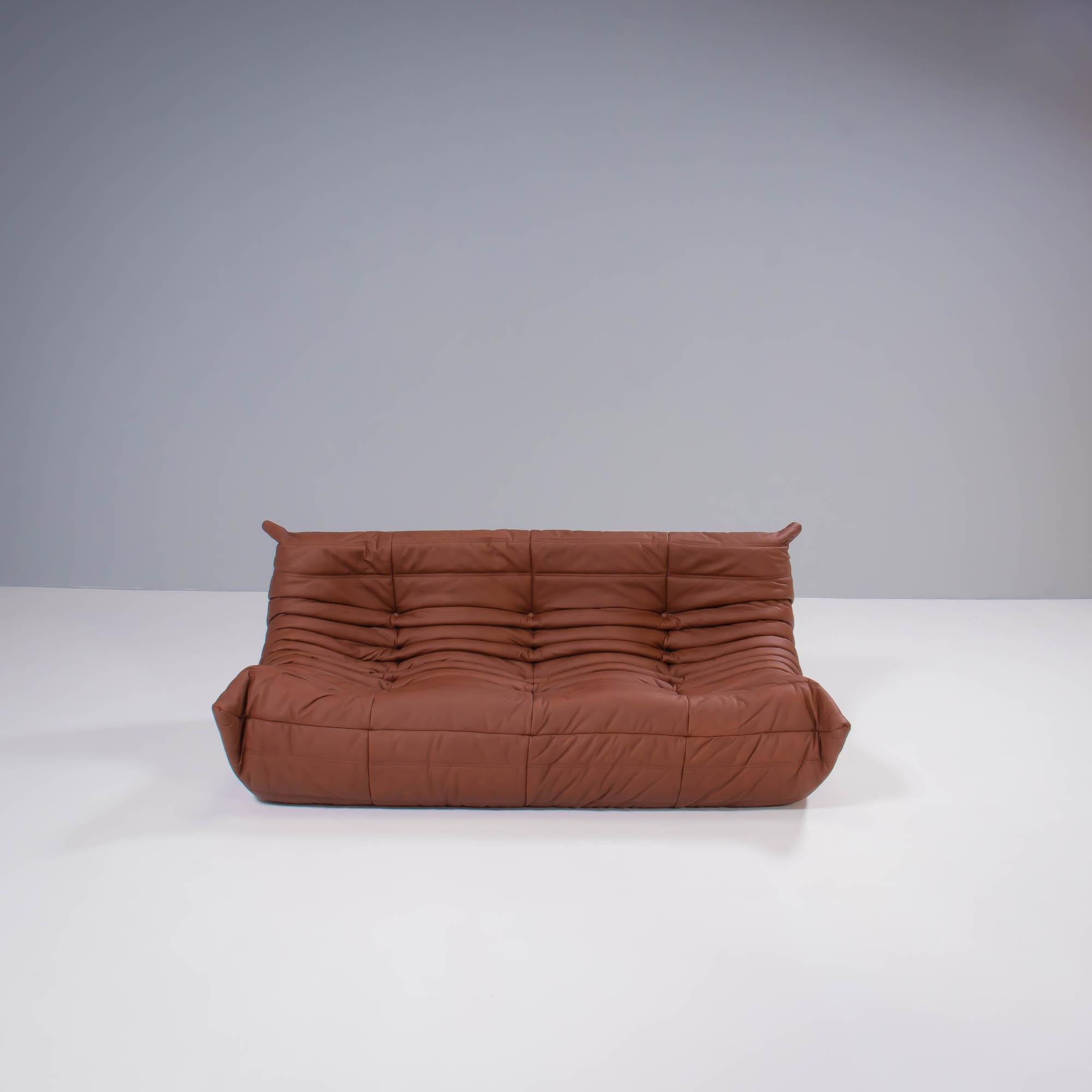 Français Canapé modulaire en cuir marron Togo Ligne Roset de Michel Ducaroy, lot de 5 en vente