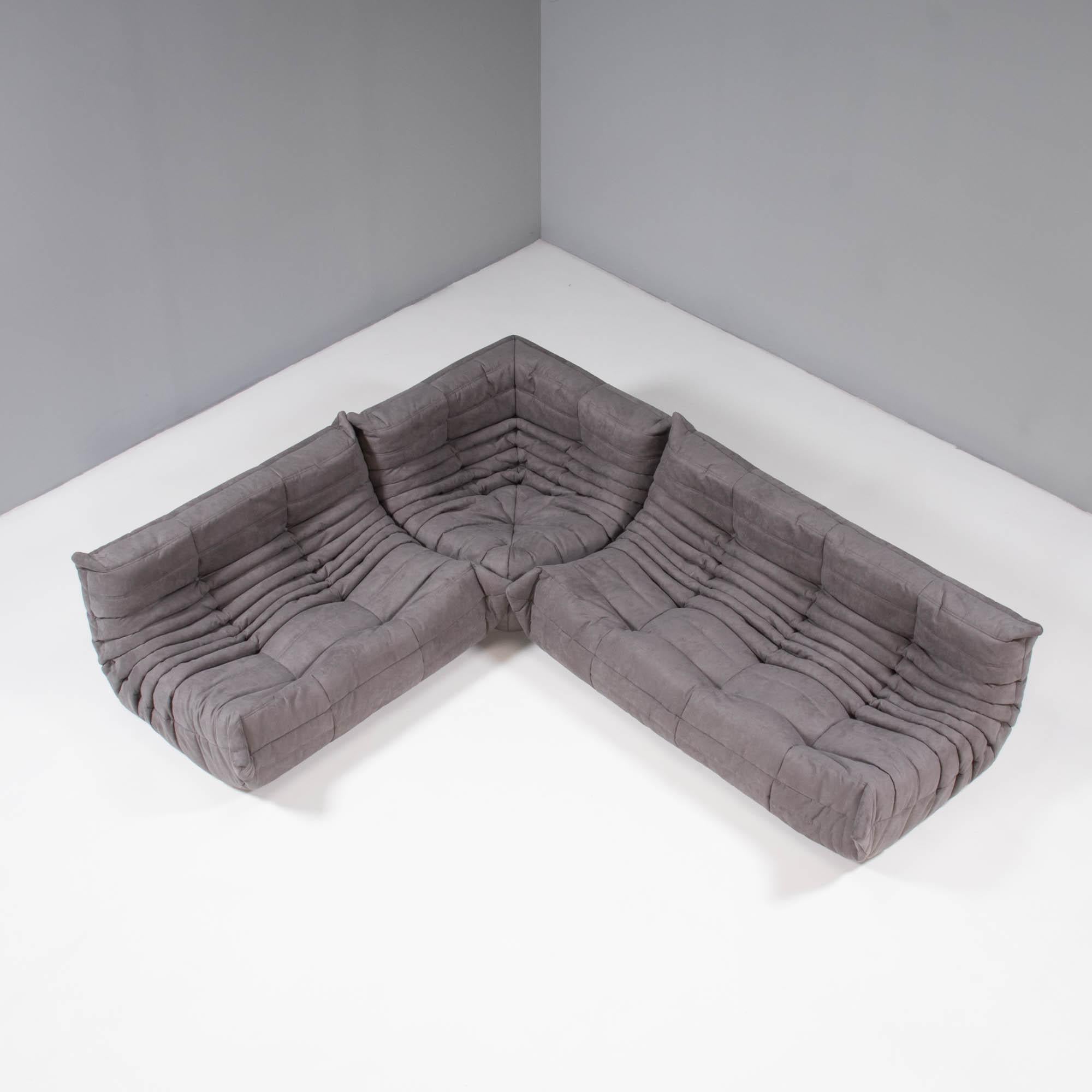Canapé et repose-pieds modulaires gris Togo Ligne Roset de Michel Ducaroy, lot de 3 Bon état - En vente à London, GB