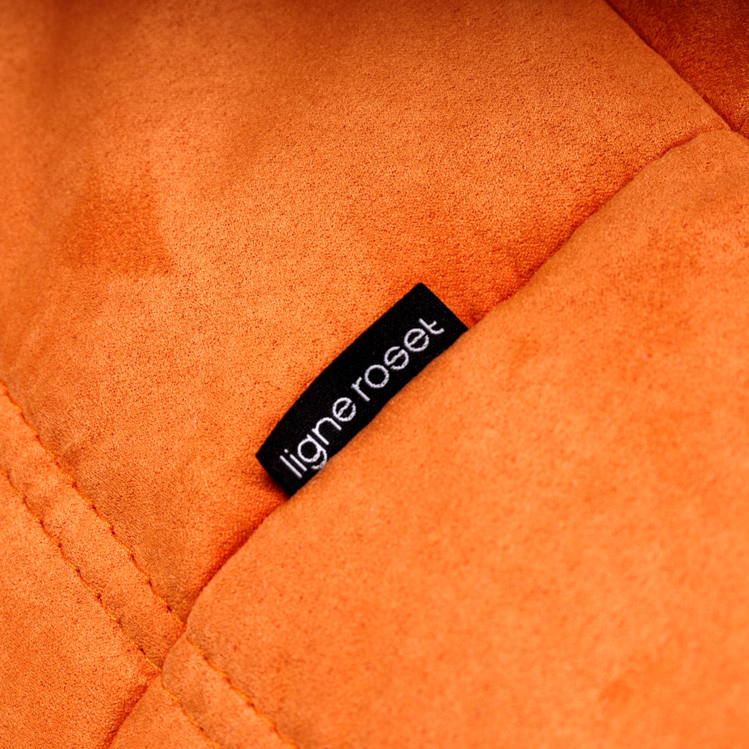 Fauteuil et repose-pieds orange Ligne Roset par Michel Ducaroy, lot de 2 Bon état - En vente à London, GB