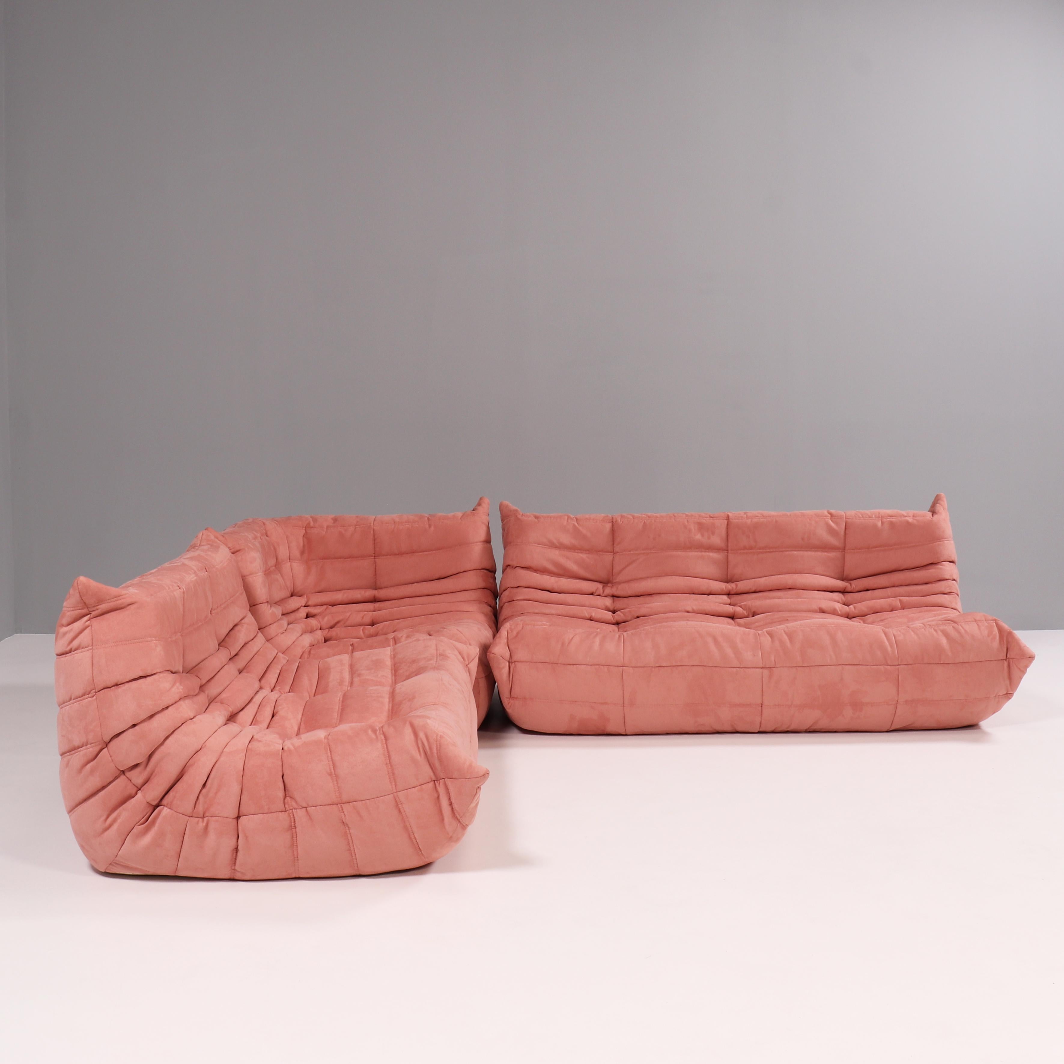 Sofa modulaire d'angle rose Ligne Roset par Michel Ducaroy 1