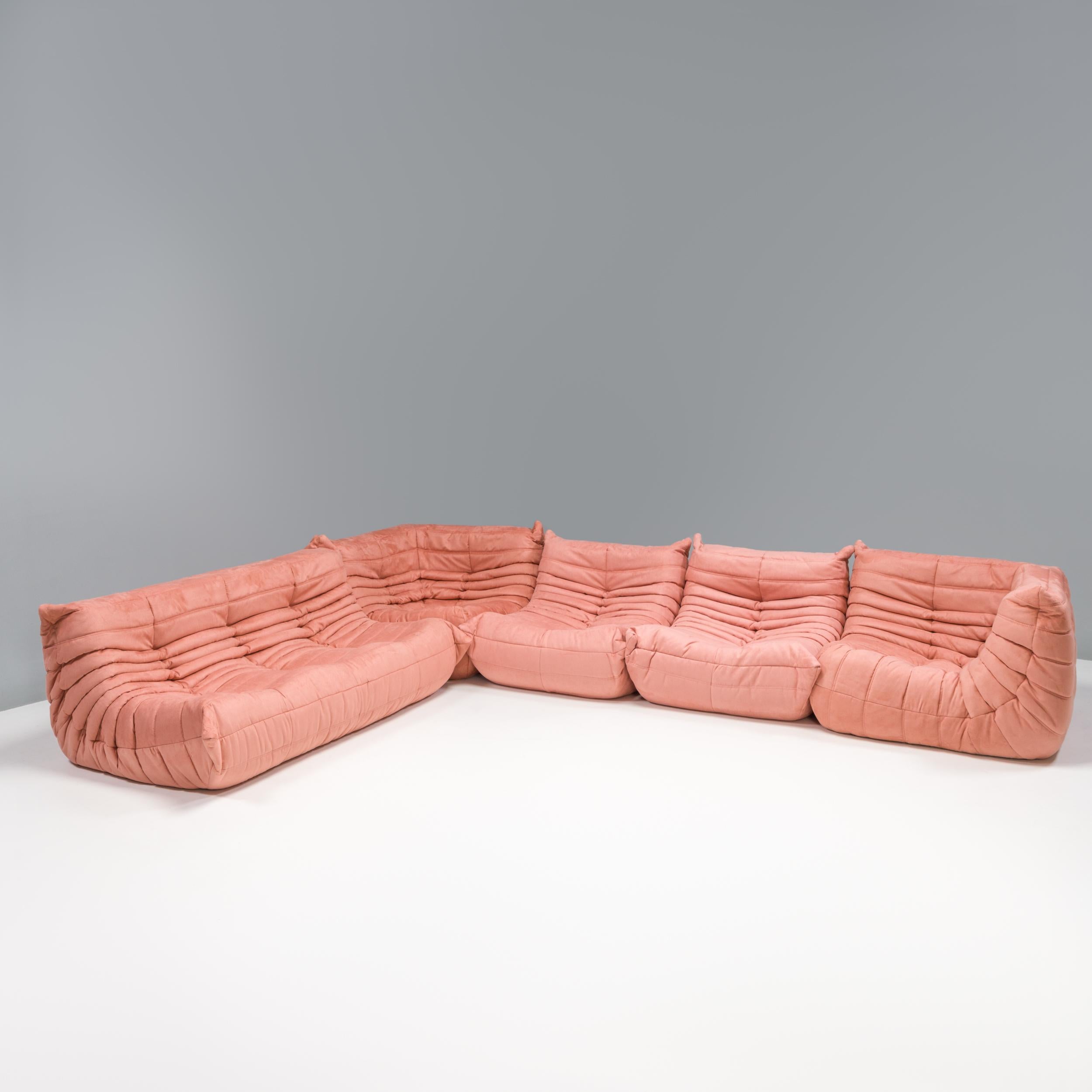 Français Canapé modulaire rose Togo Ligne Roset de Michel Ducaroy, lot de 5 en vente