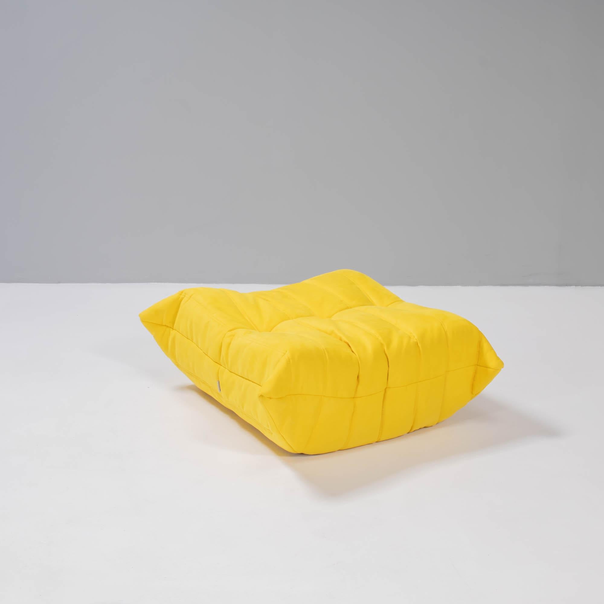 Gelber Sessel und Fußhocker aus Ligne Roset von Michel Ducaroy Togo, Zweier-Set (Moderne der Mitte des Jahrhunderts) im Angebot