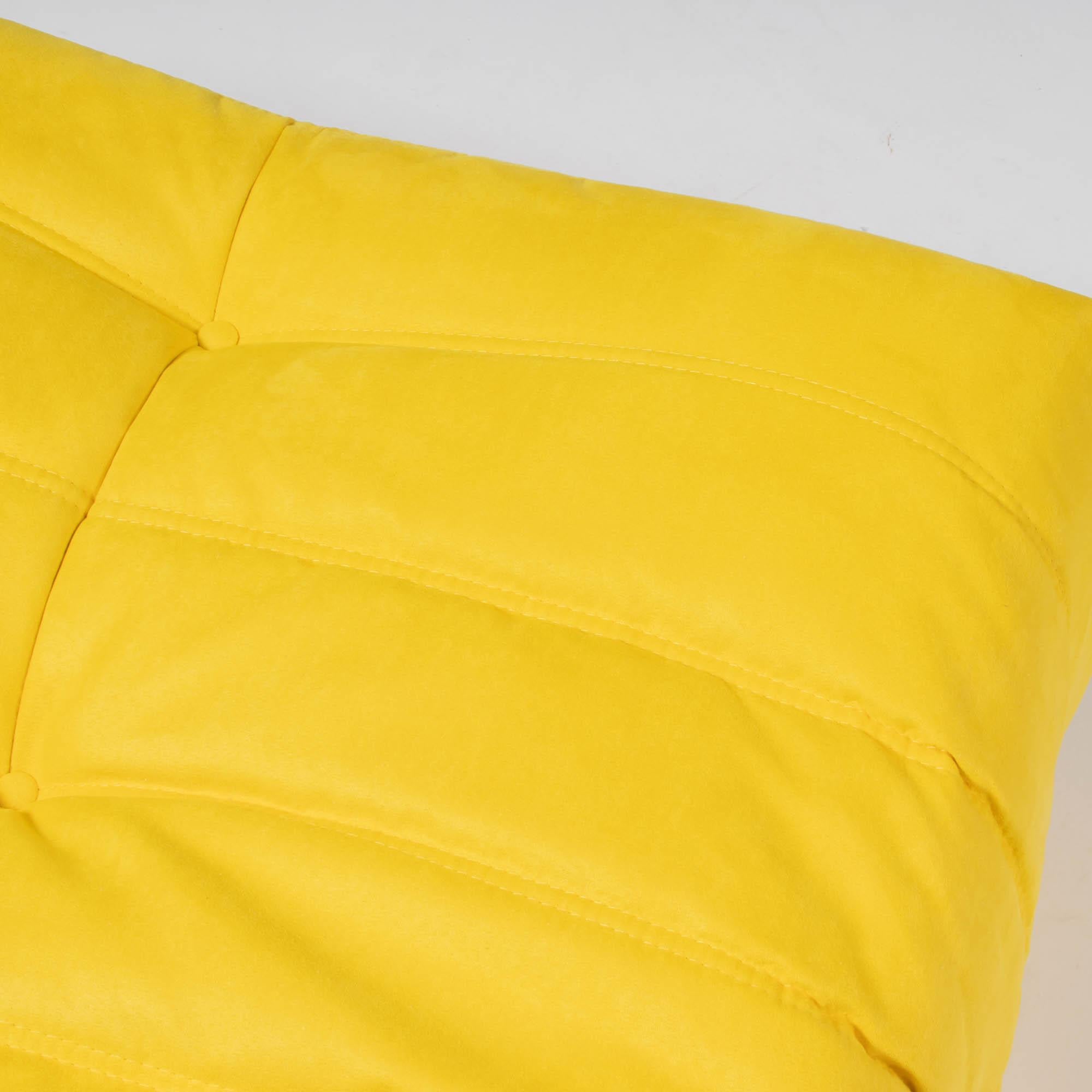 Gelber Sessel und Fußhocker aus Ligne Roset von Michel Ducaroy Togo, Zweier-Set (Ende des 20. Jahrhunderts) im Angebot