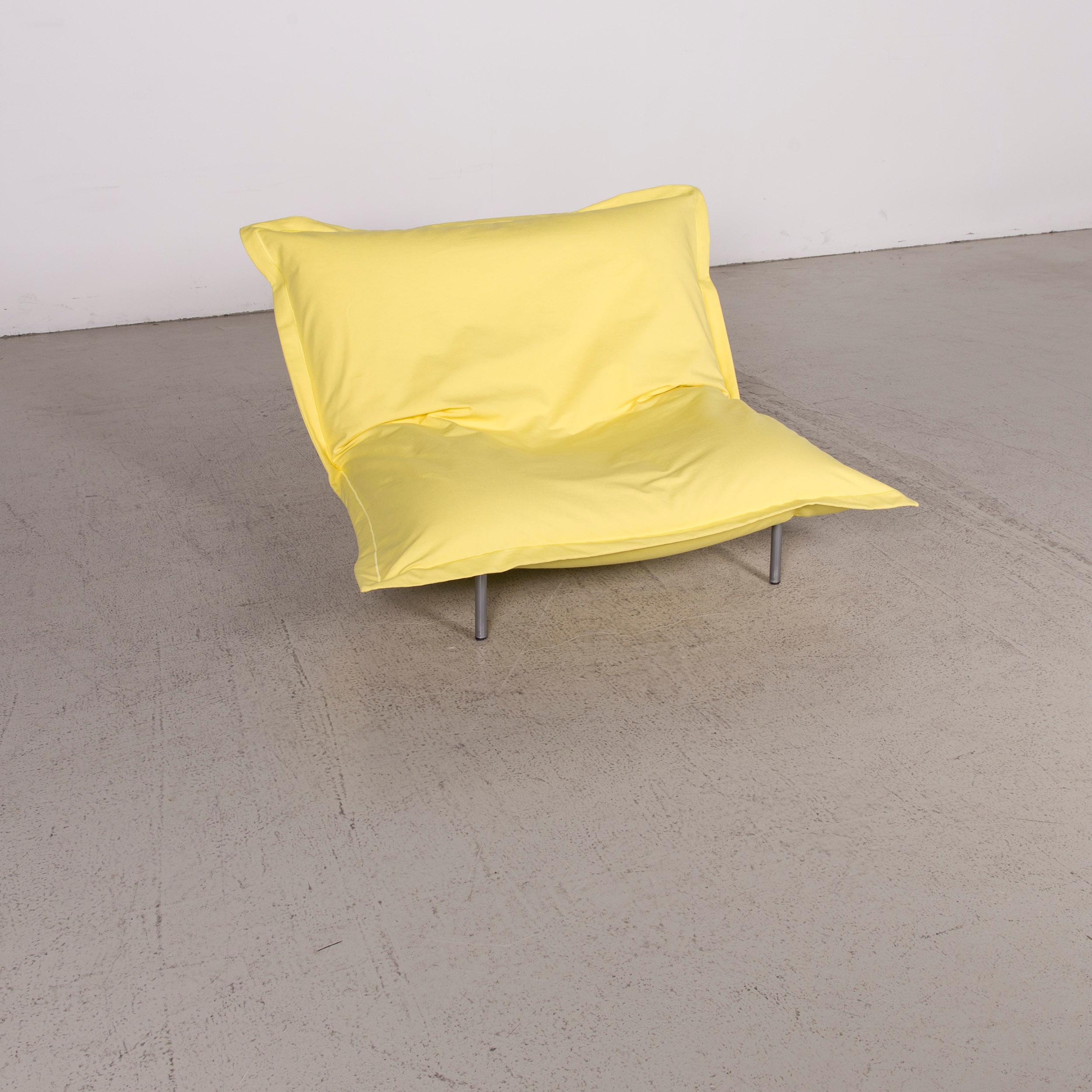 We bring to you a ligne roset calin designer fabric armchair yellow armchair.

Product Measurements in centimeters:

Depth 95
Width 105
Height 75
Seat-height 35
Seat-depth 55
Seat-width 75
Back-height 55.


  