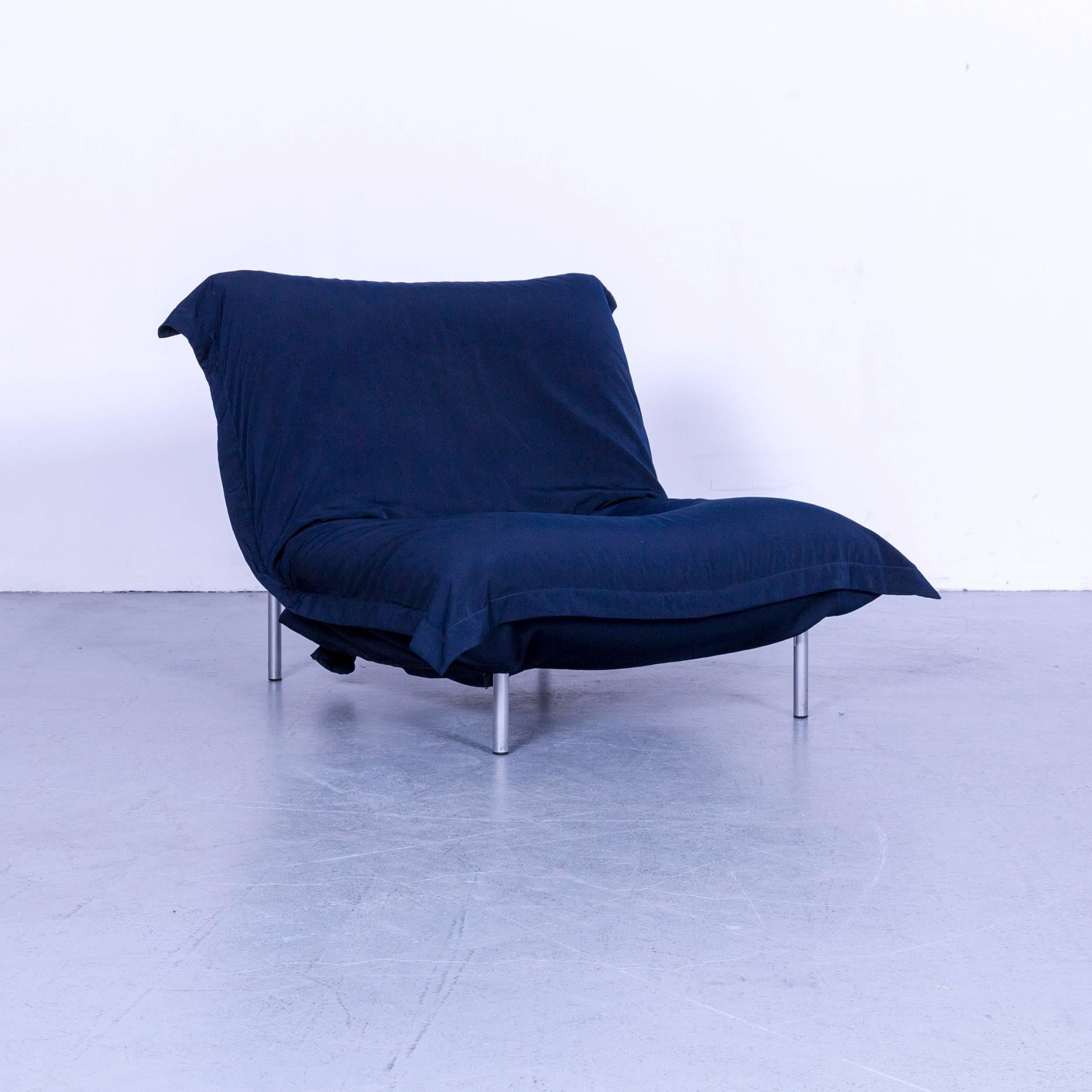We bring to you an Ligne Roset Calin designer fabric chair set blue one-seat.


































    