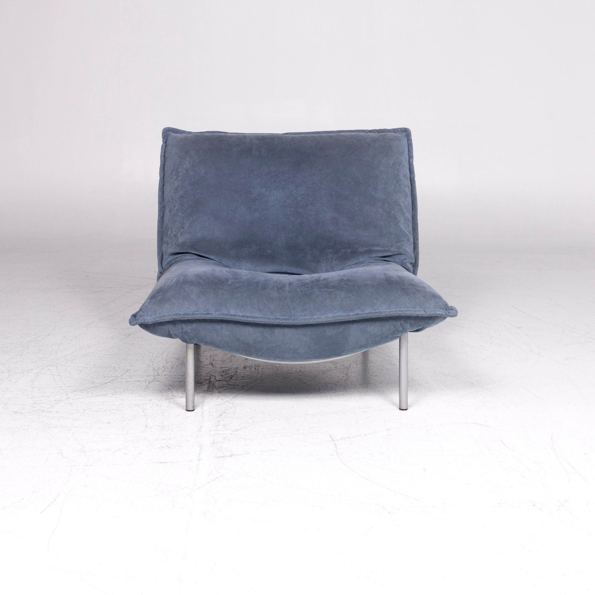 We bring to you a Ligne Roset Calin designer leather armchair blue relax function.
 
Product measurements in centimetres:
 
Depth 104
Width 83
Height 72
Seat-height 38
Seat-depth 60
Seat-width 83
Back-height 41.

  