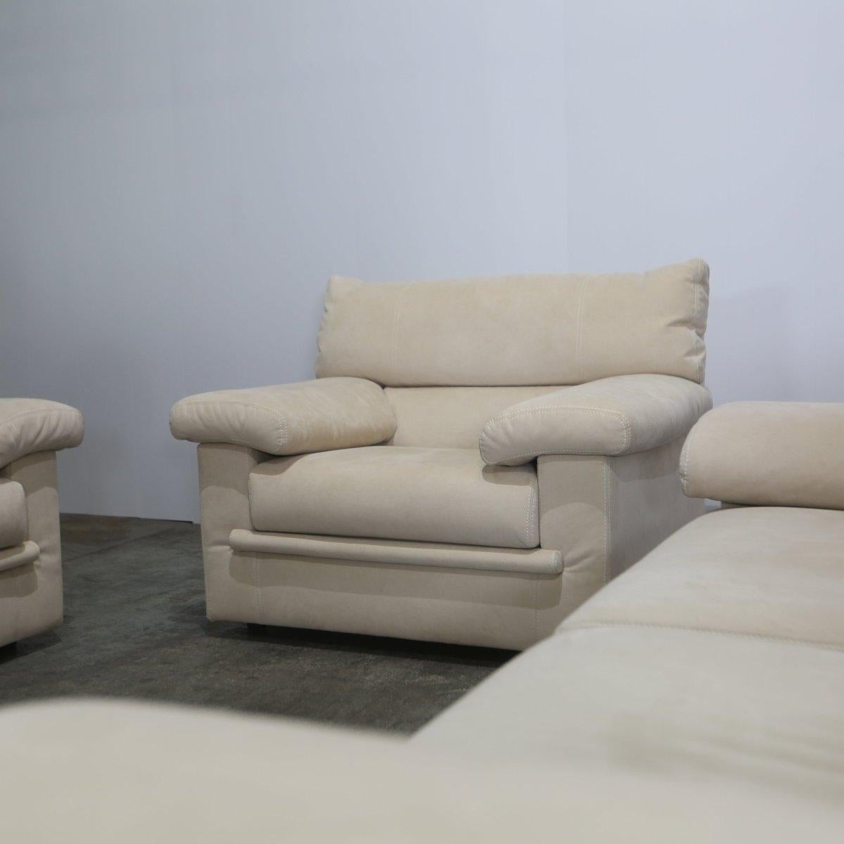 Ligne Roset Dreisitzer-Sofa Pallas aus cremefarbenem Wildleder von Claude Brisson im Angebot 4