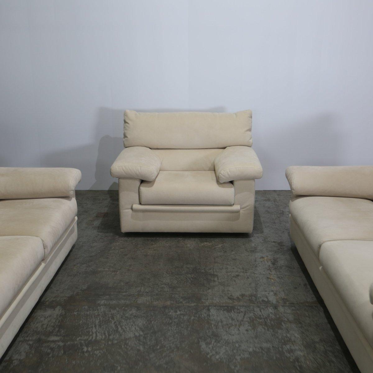Ligne Roset Dreisitzer-Sofa Pallas aus cremefarbenem Wildleder von Claude Brisson im Angebot 3