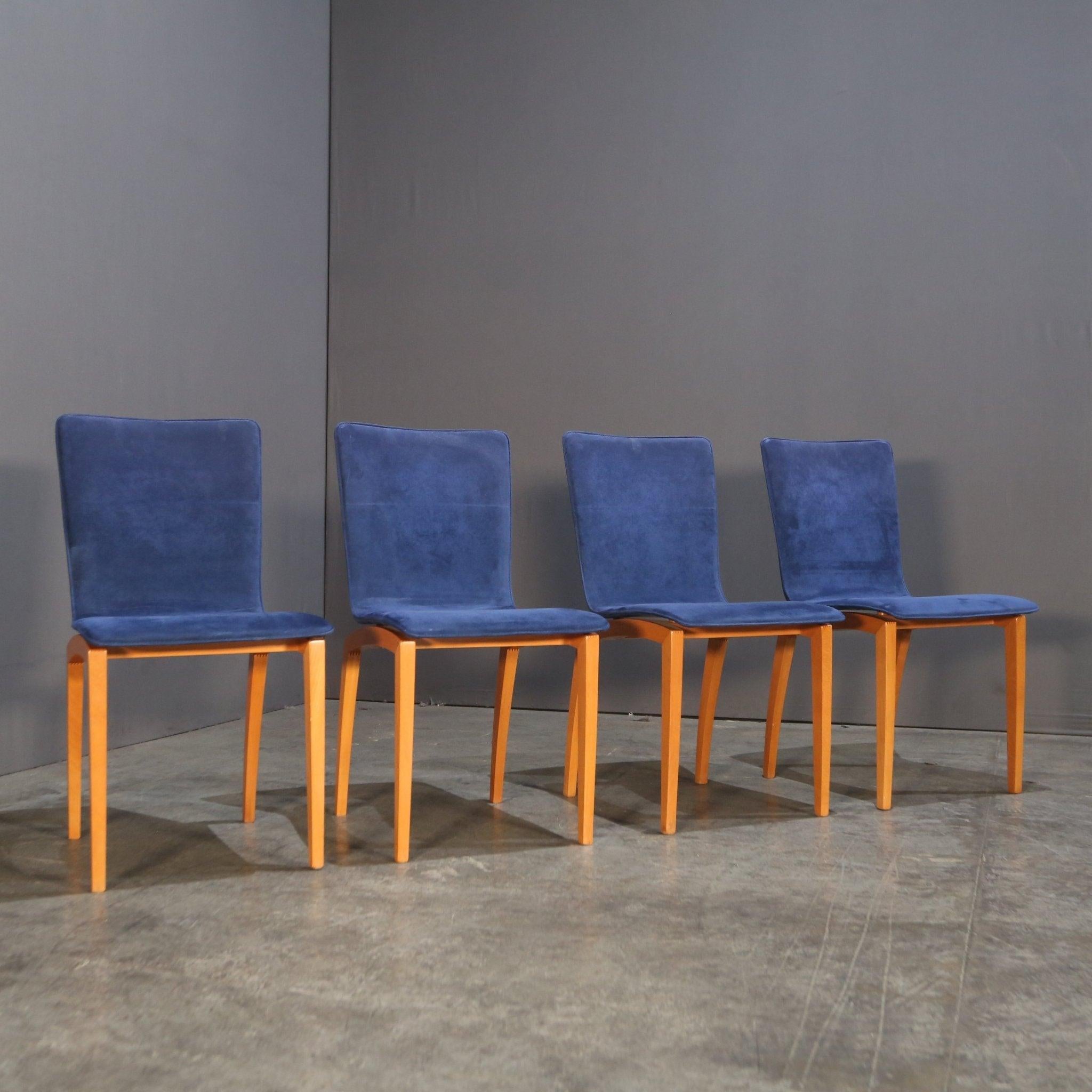 Ligne Roset Esszimmerstuhl (Samt) im Angebot