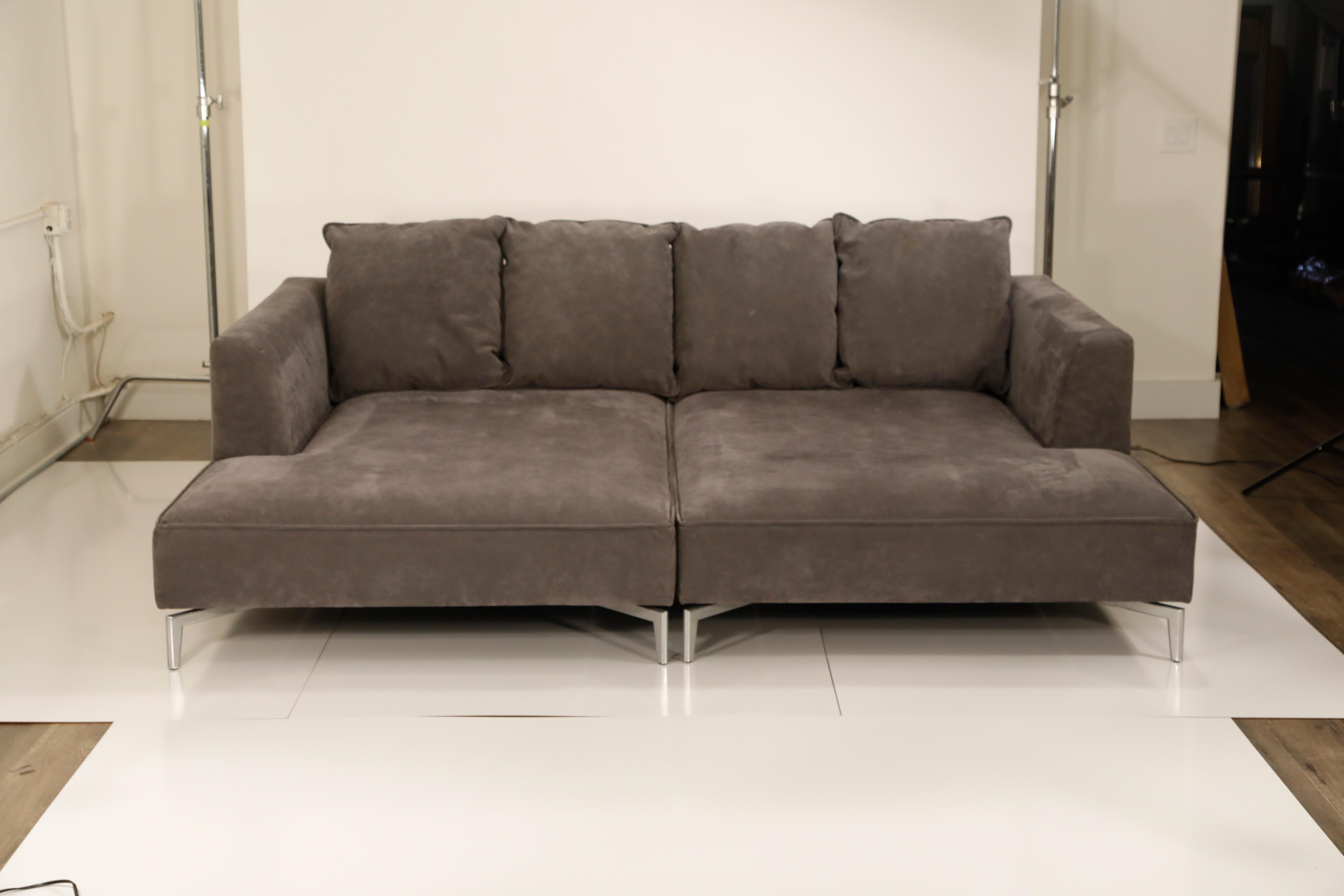 Ligne Roset Doppel-Chaise-Liege aus dunkelgrauem Alcantara-Ultrasuede:: signiert im Zustand „Hervorragend“ in Los Angeles, CA