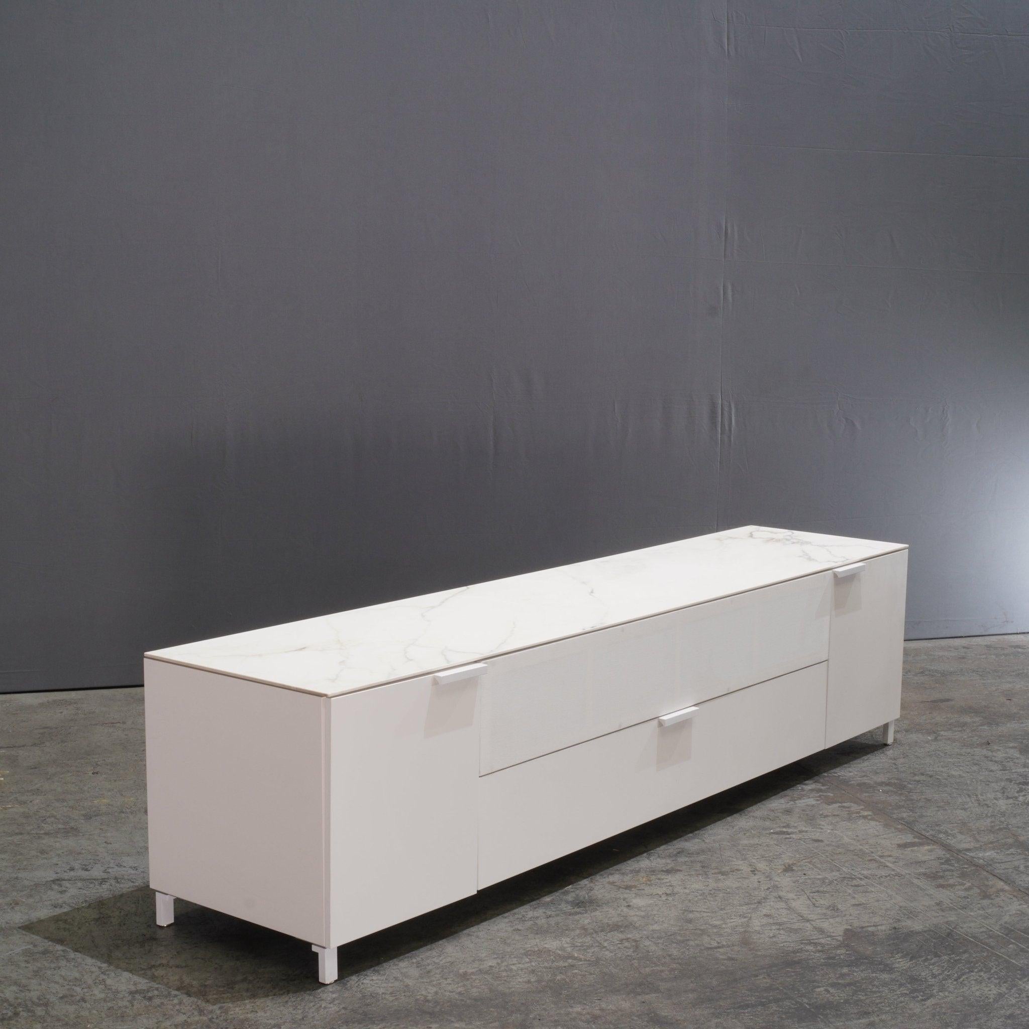 Ligne Roset Everywhere Podium-Kommode für Soundbar von Christian Werner im Zustand „Gut“ in Basildon, London
