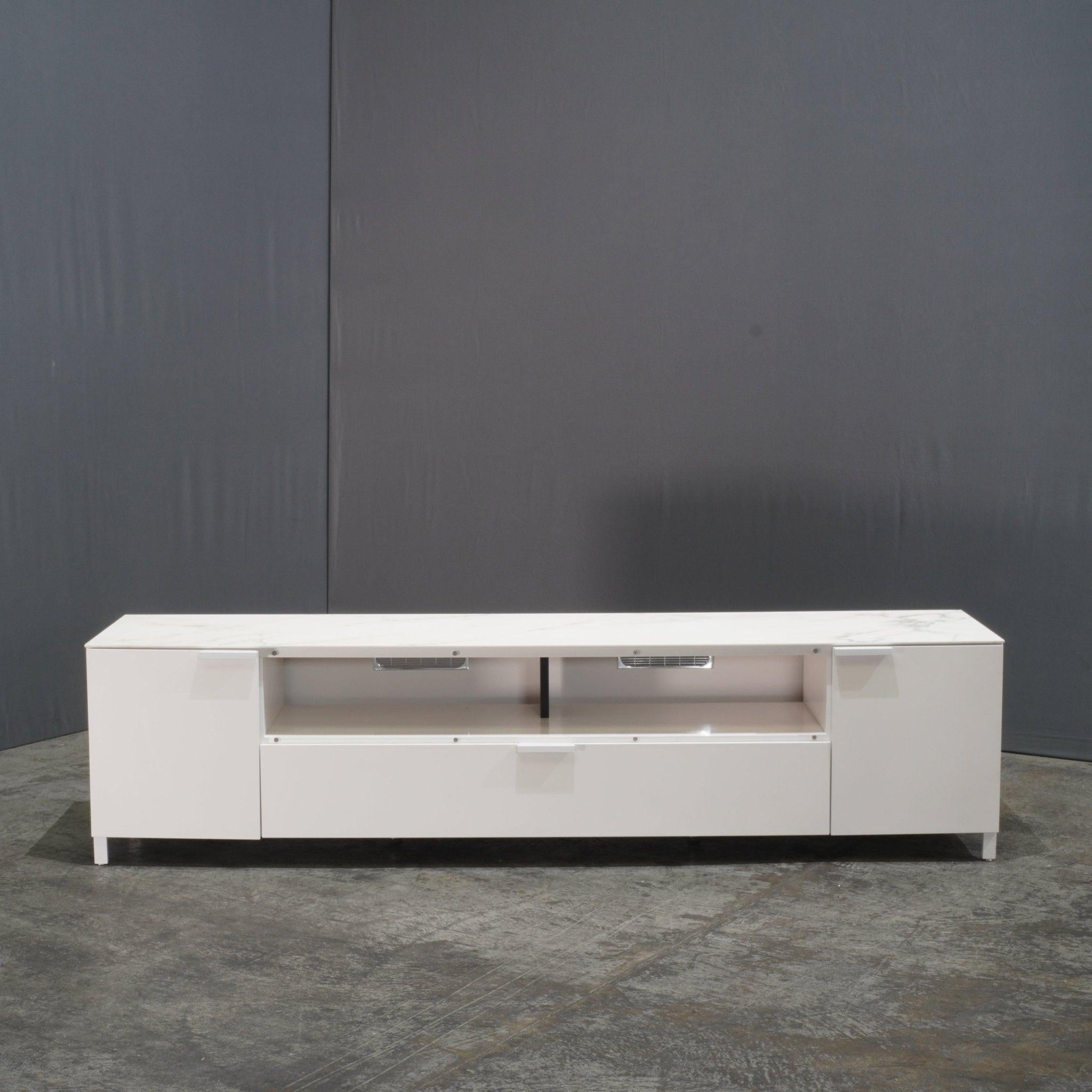 Ligne Roset Everywhere Podium-Kommode für Soundbar von Christian Werner (Marmor)