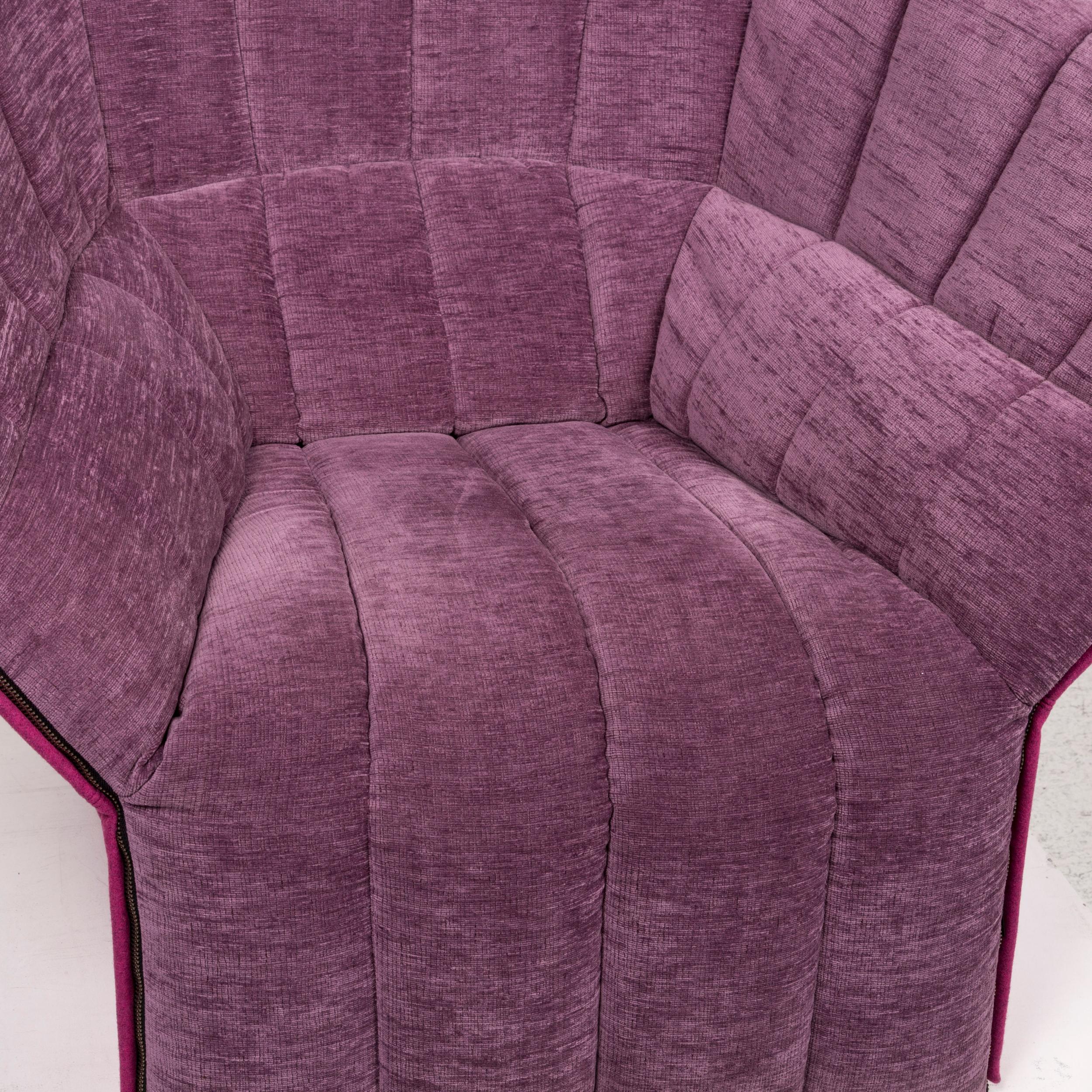 We bring to you a Ligne Roset fabric armchair set purple 2x armchair 1x stool.
   
 

 Product measurements in centimeters:
 

Depth 85
Width 120
Height 97
Seat-height 39
Rest-height 76
Seat-depth 54
Seat-width 45
Back-height 61.