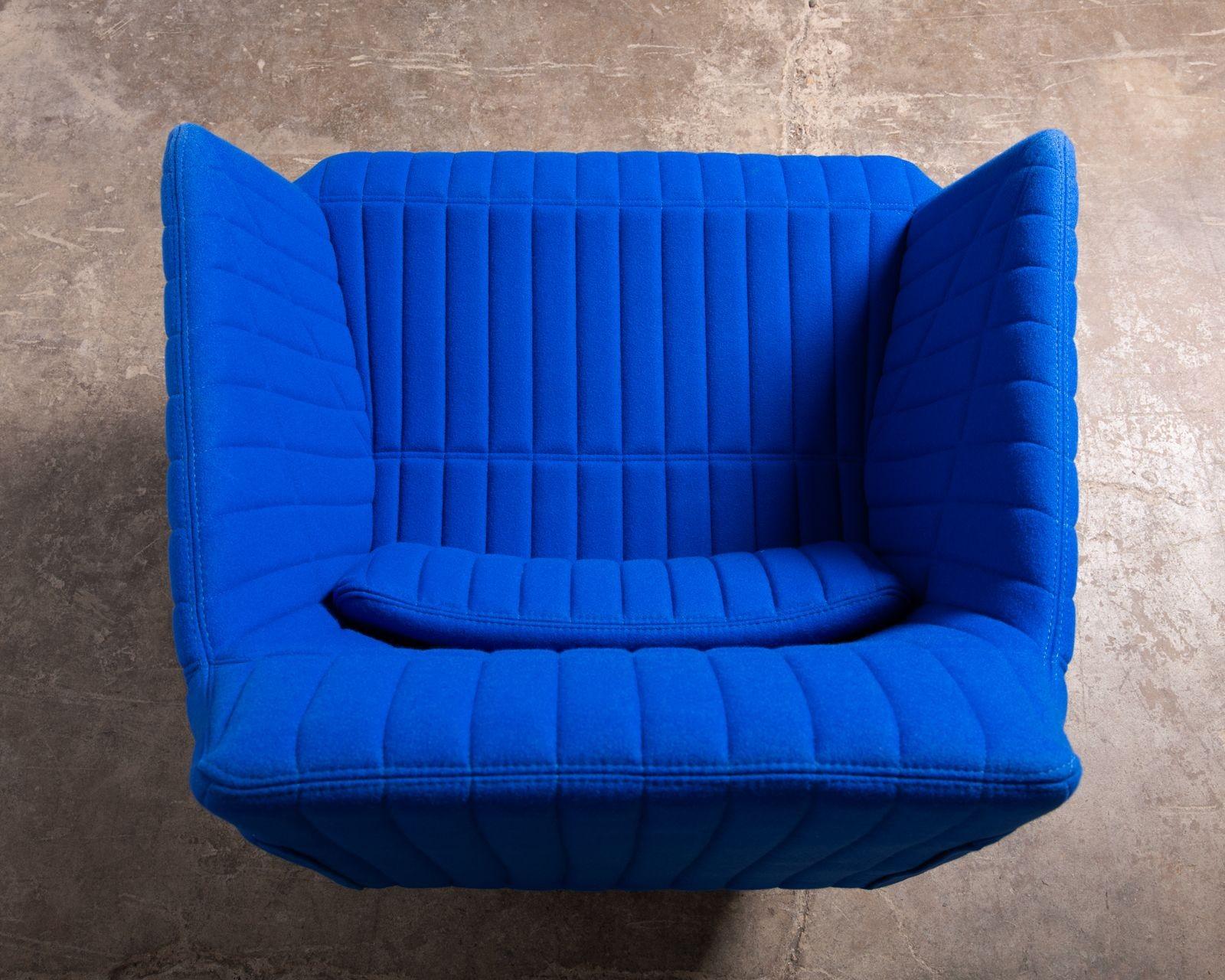 Ligne Roset Facett Swivel Lounge Chair in Royal Blue Divina Melange Wool For Sale 3