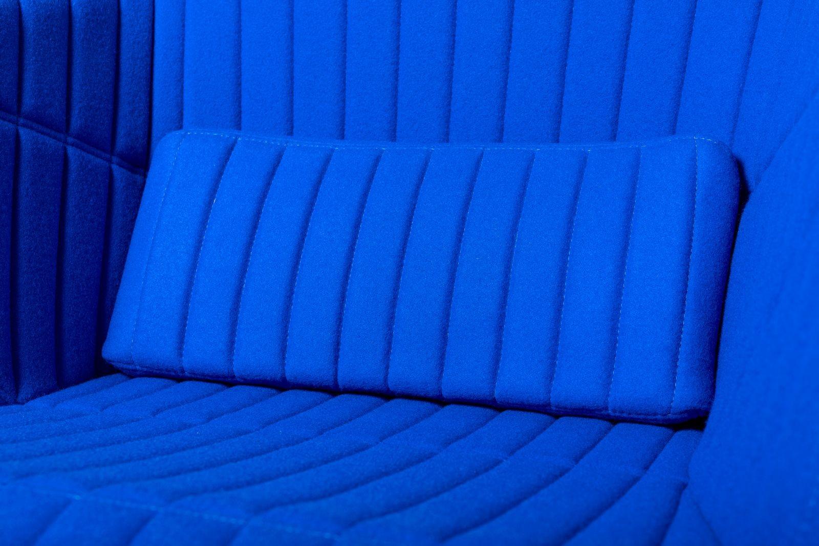 Ligne Roset Facett Swivel Lounge Chair in Royal Blue Divina Melange Wool For Sale 4
